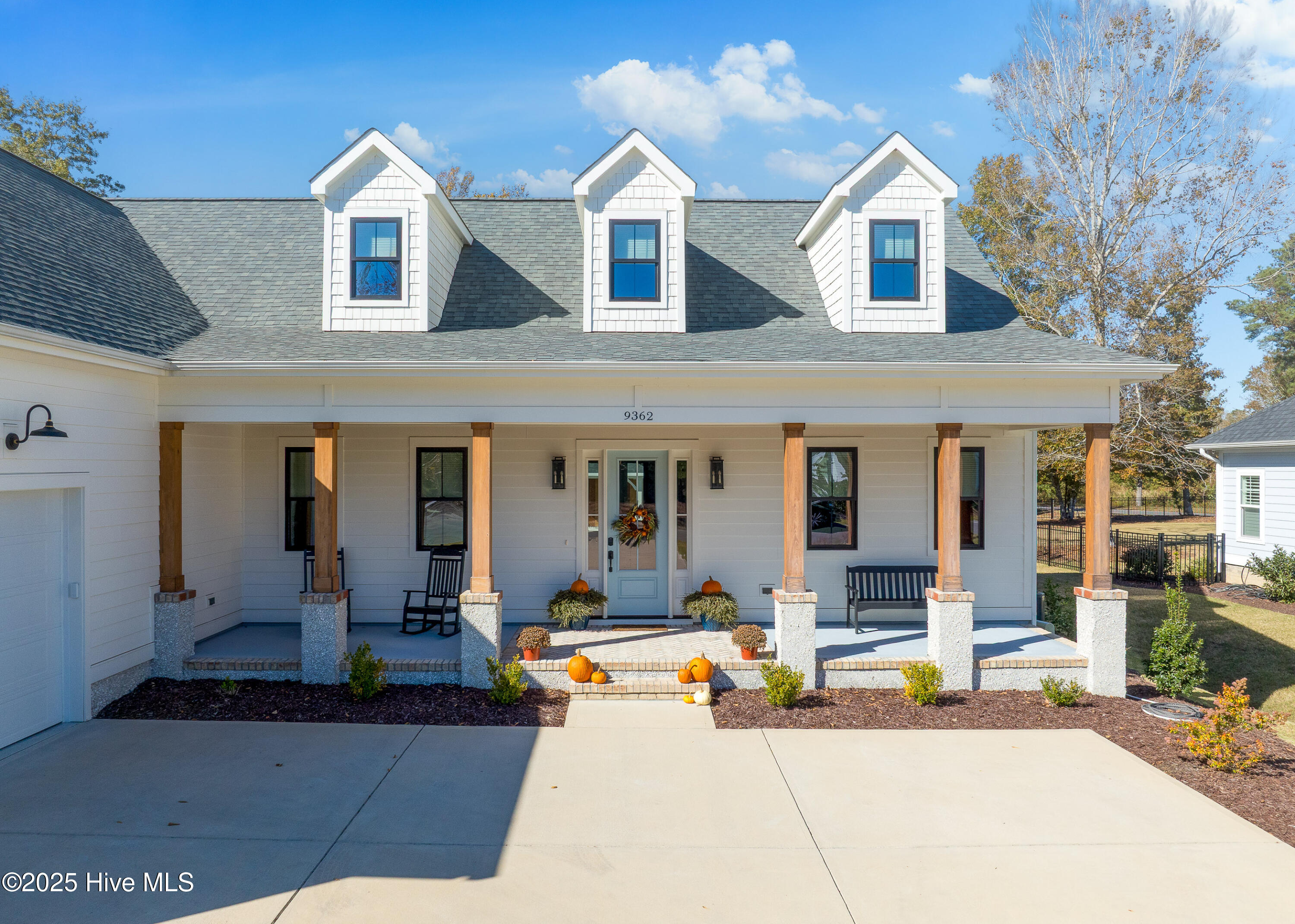 100539739 | Photo 64