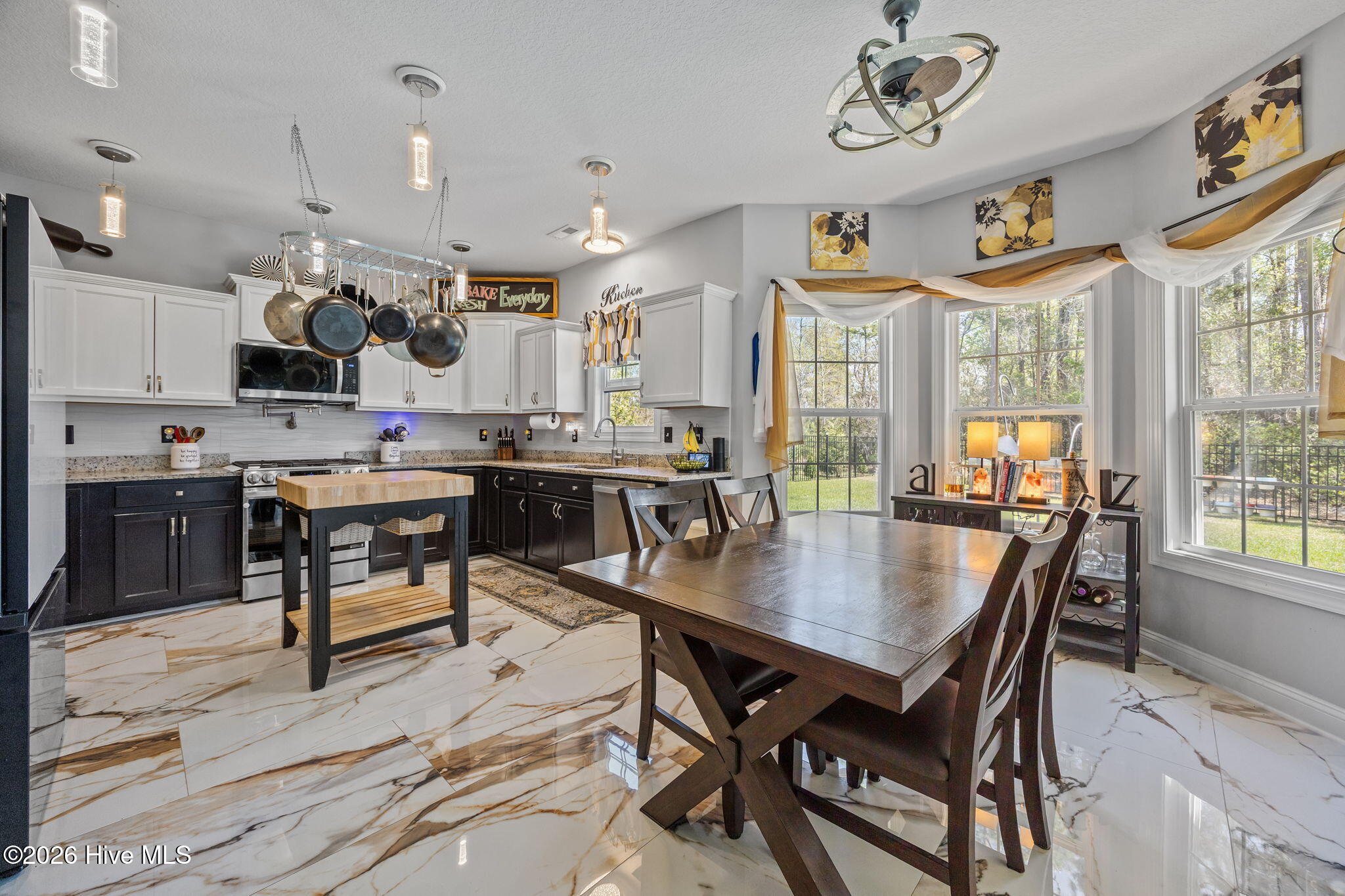 100563665 | Photo 14