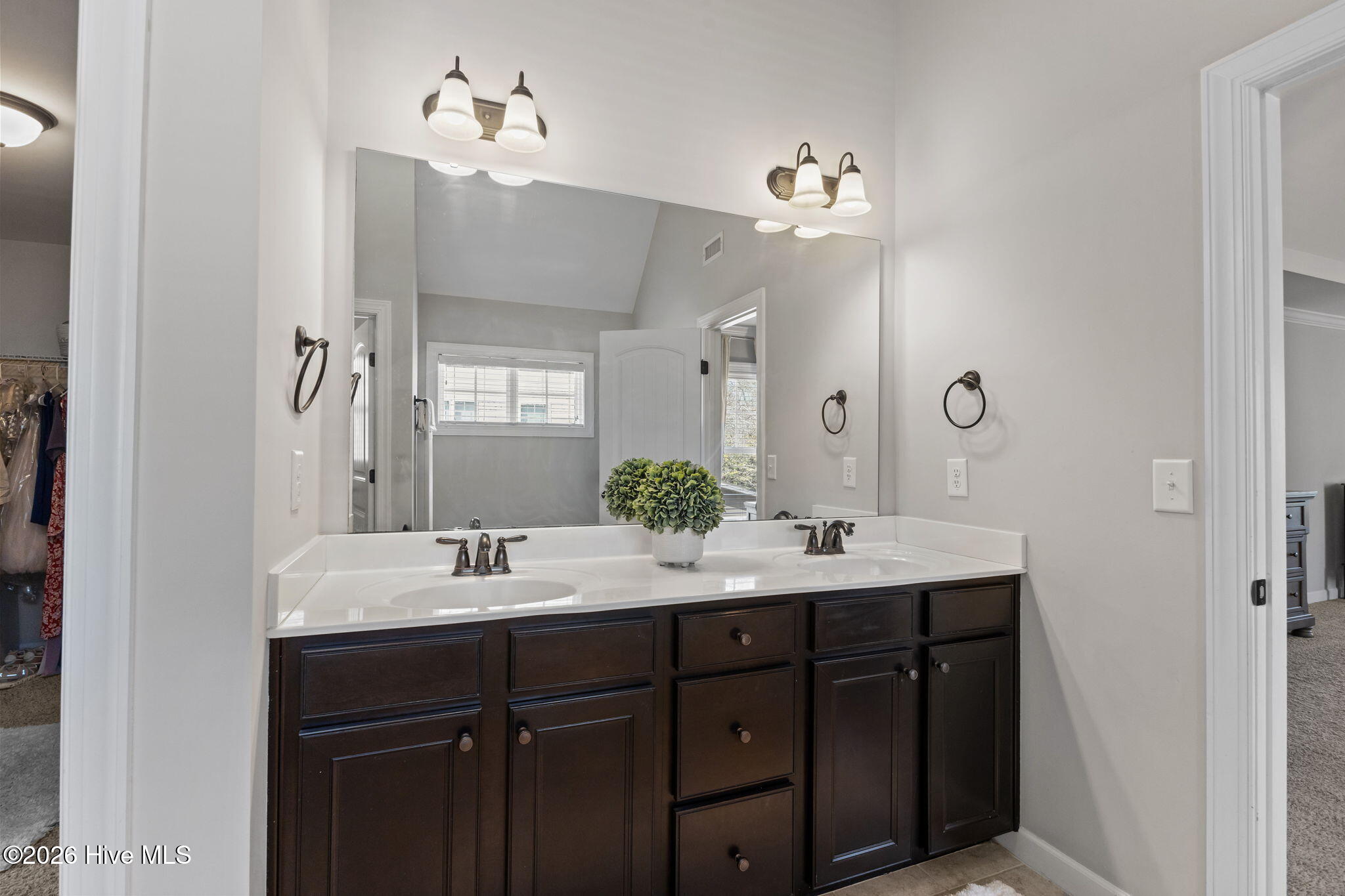 100554627 | Photo 26