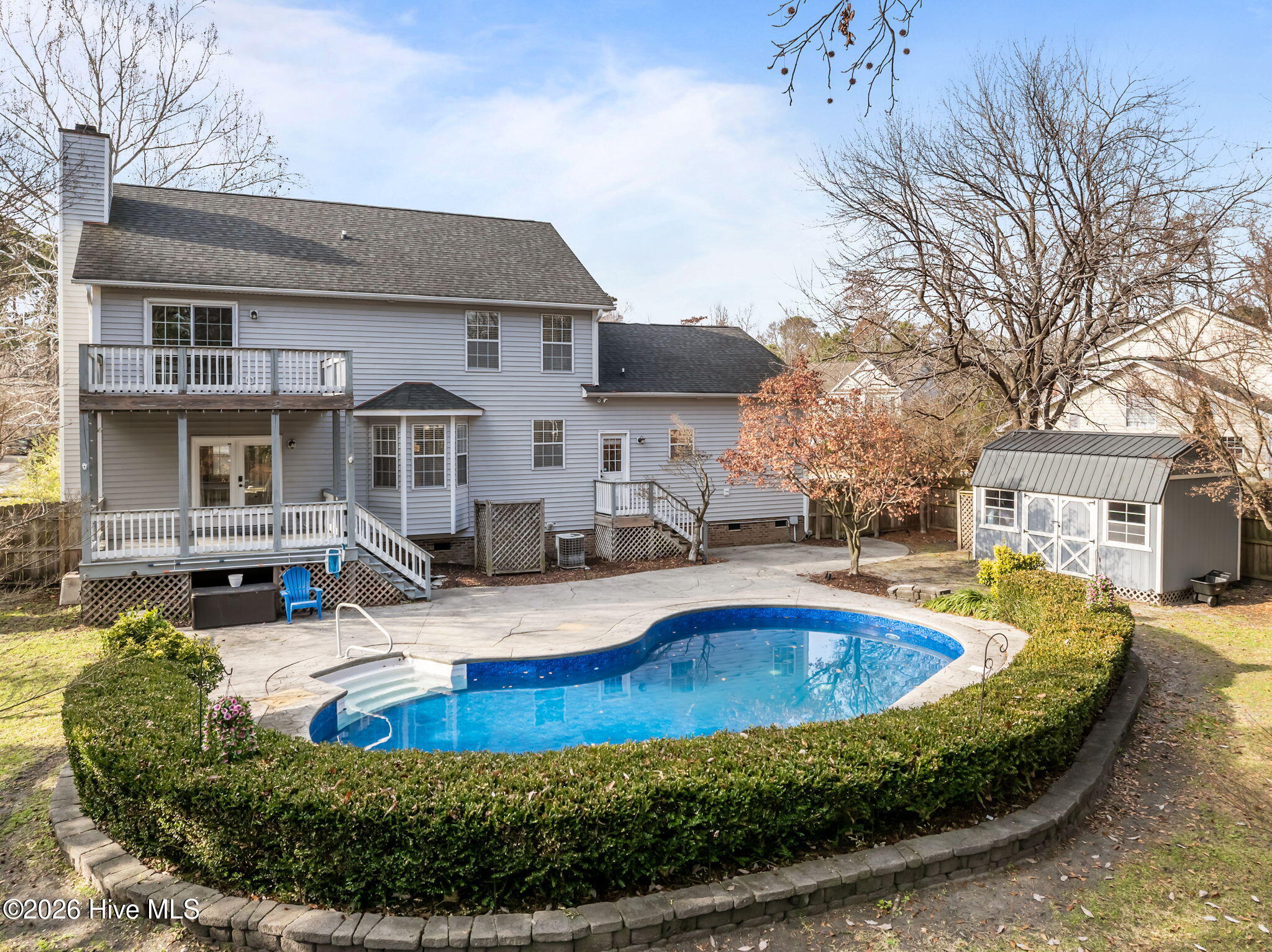 100548092 | Photo 45