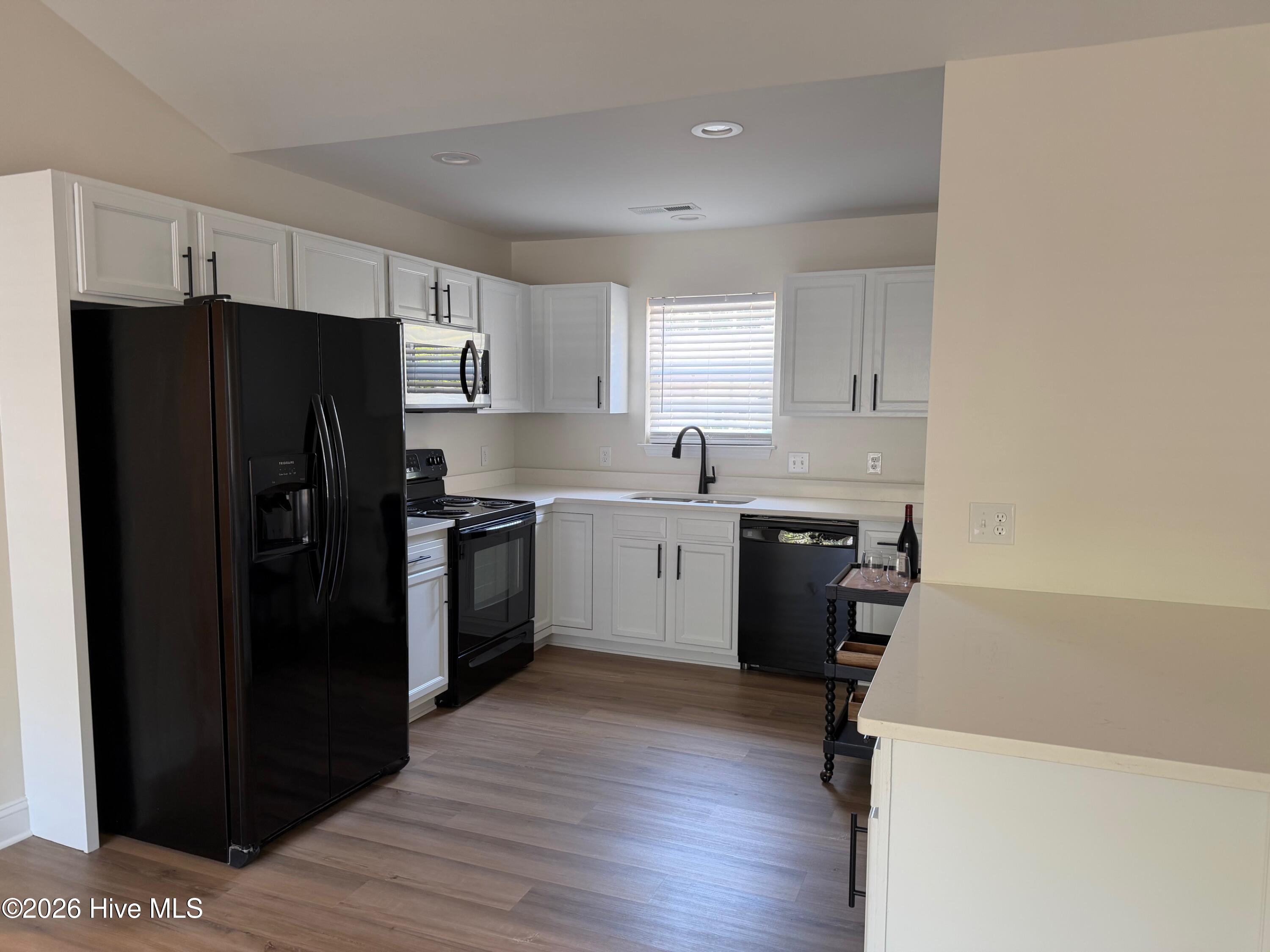 100568177 | Photo 28