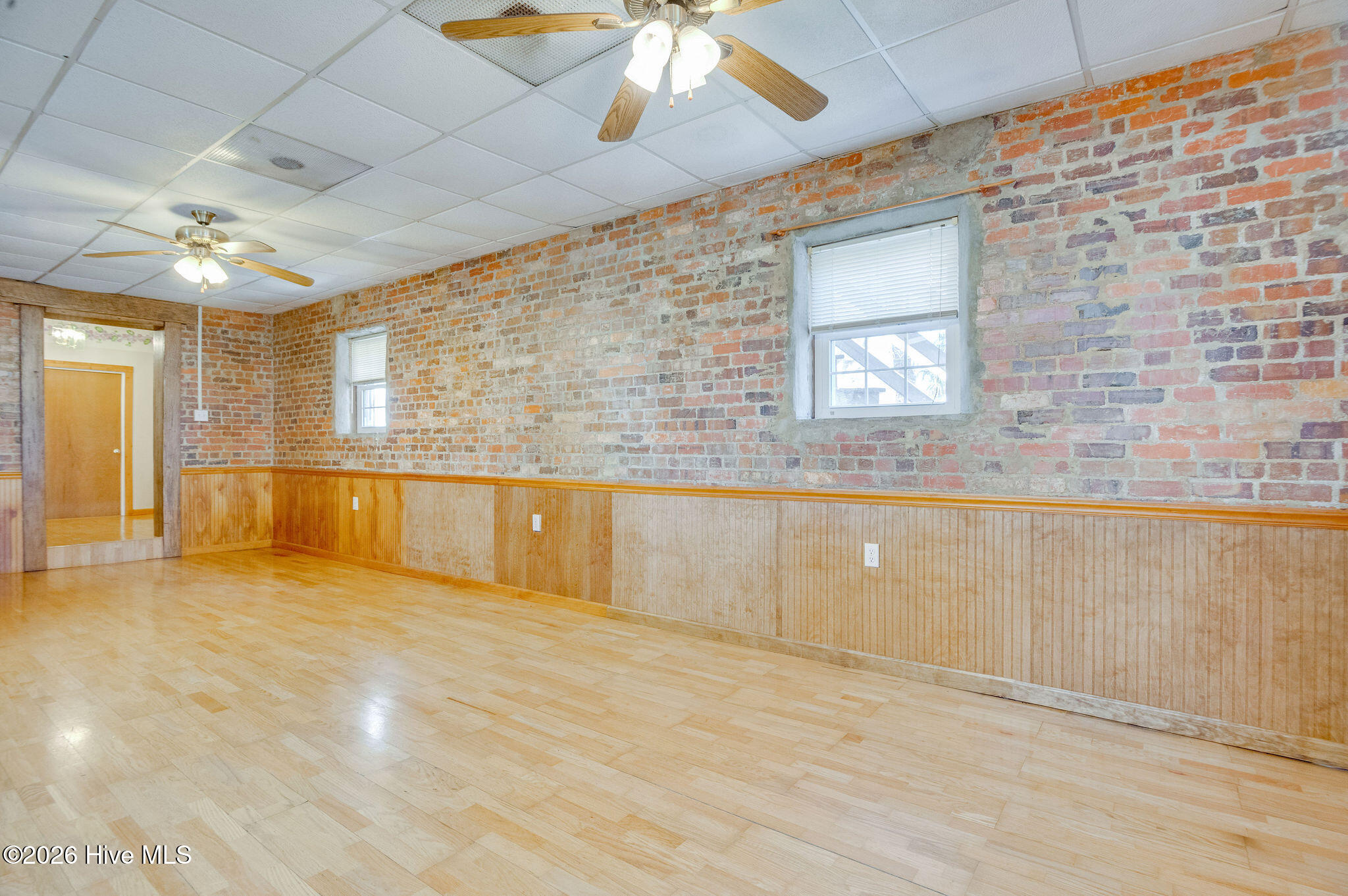 100561889 | Photo 44