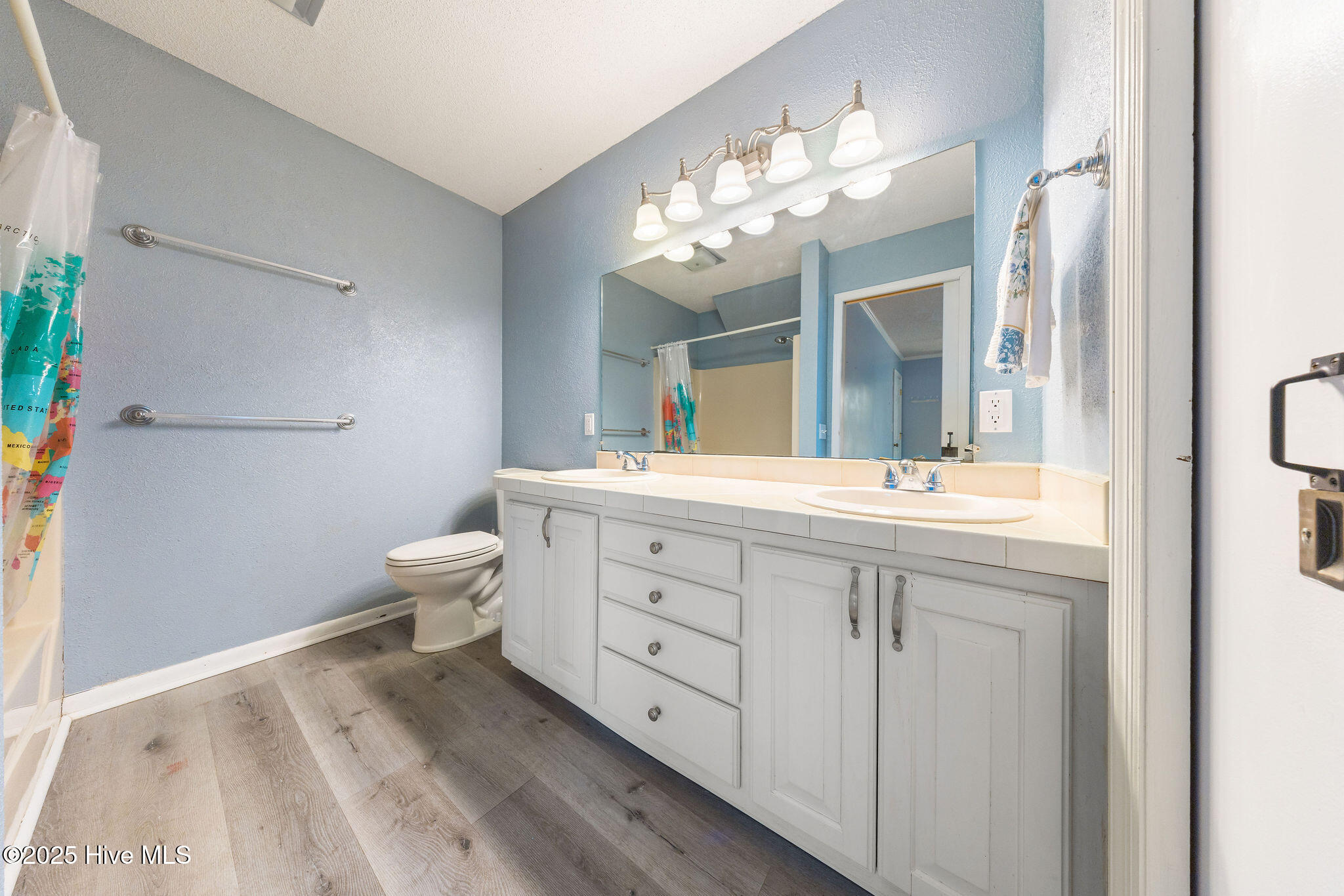 100546976 | Photo 19