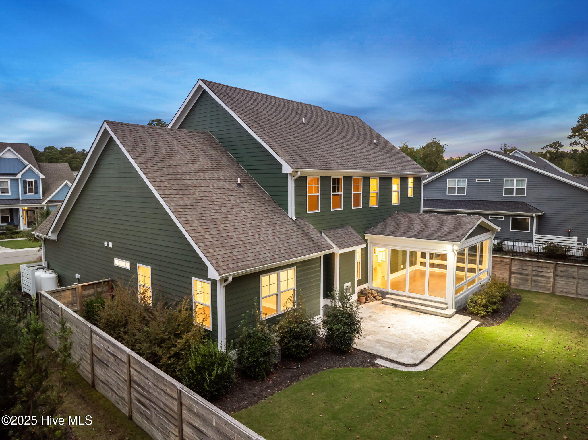 100550410 | Photo 69