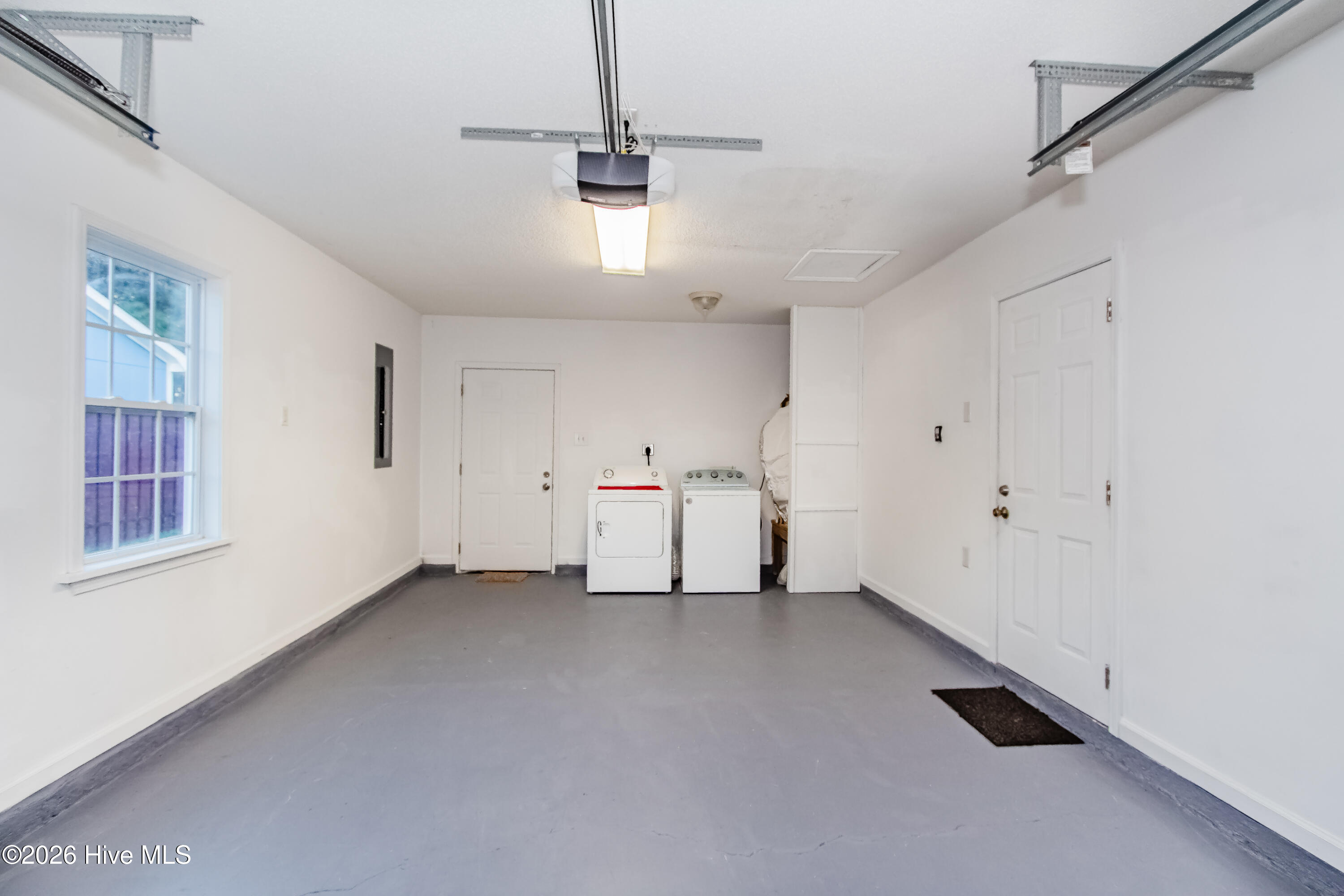 100547548 | Photo 28