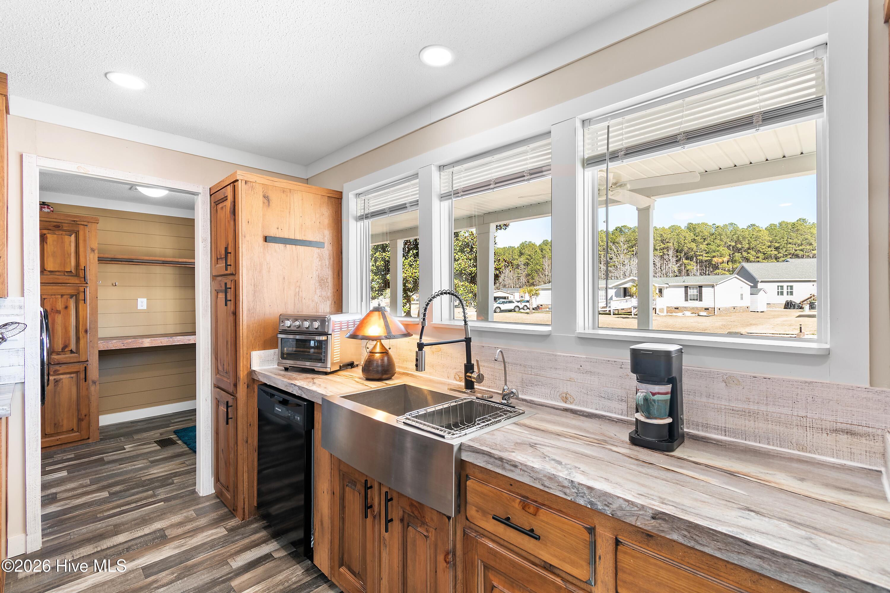 100554917 | Photo 16