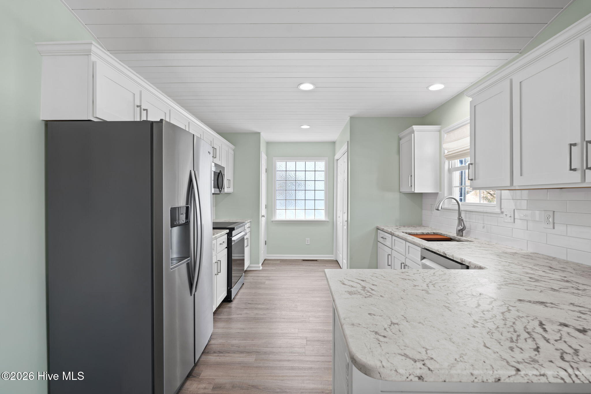 100553863 | Photo 13