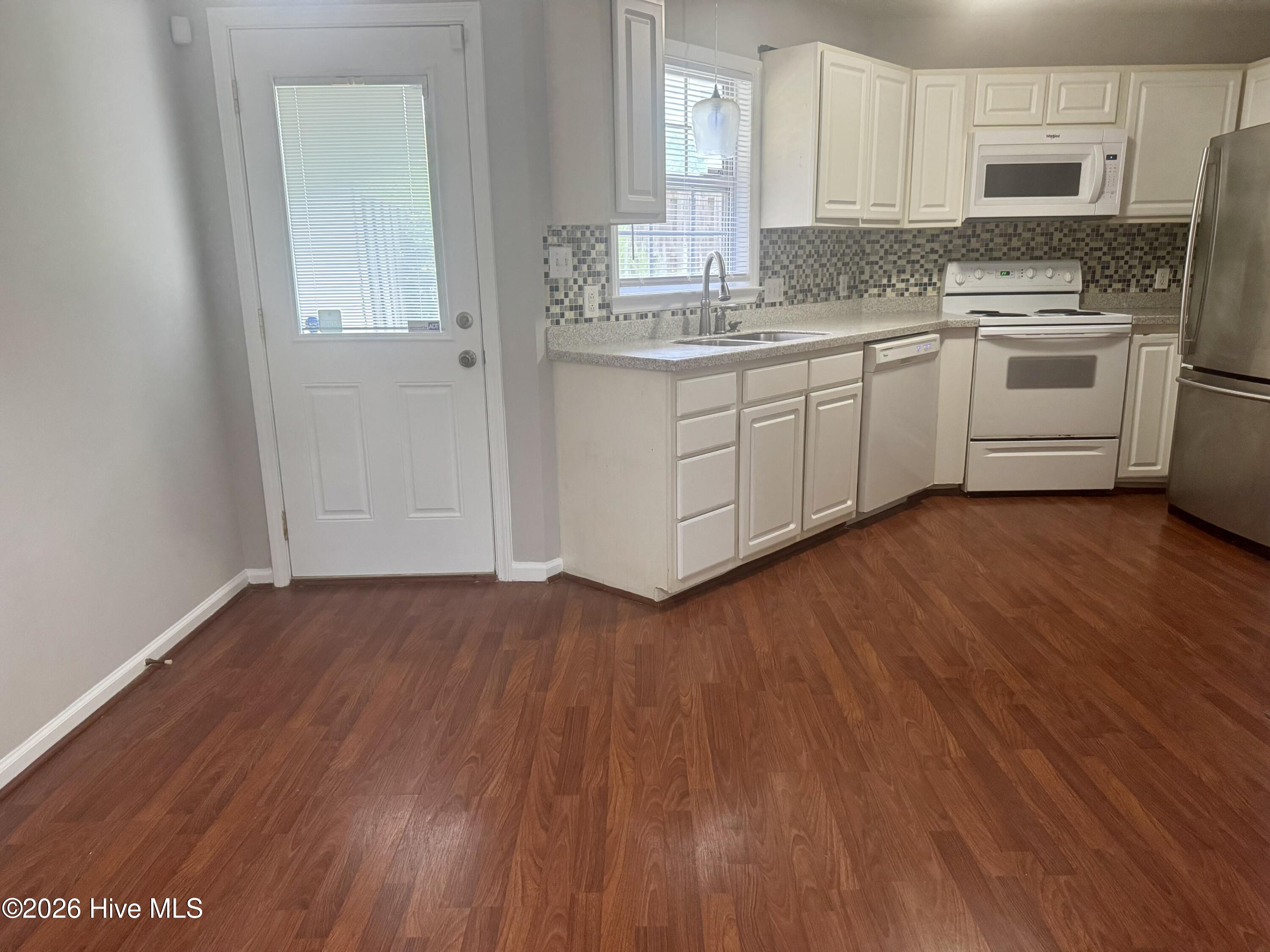 5th image of 2502 Bluff View Ct #B, Greenville, NC 27834 | MLS# 100574971