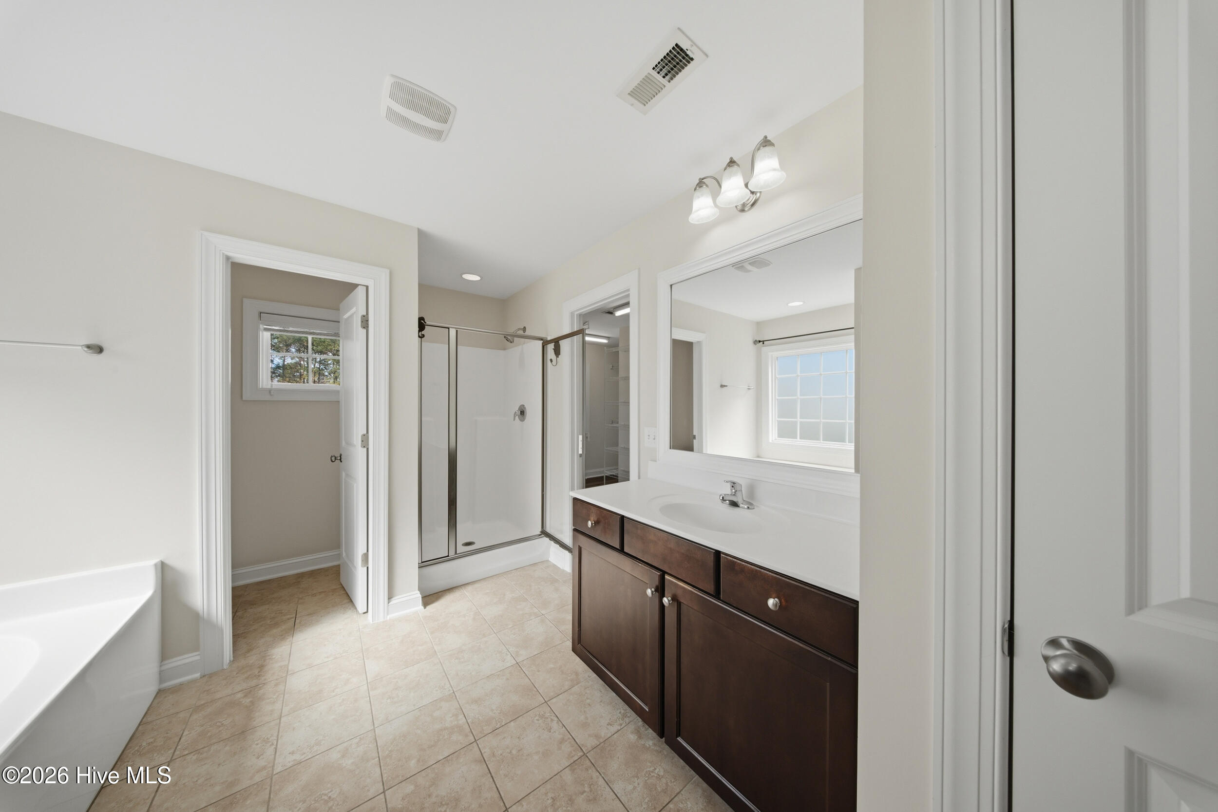 100564120 | Photo 34