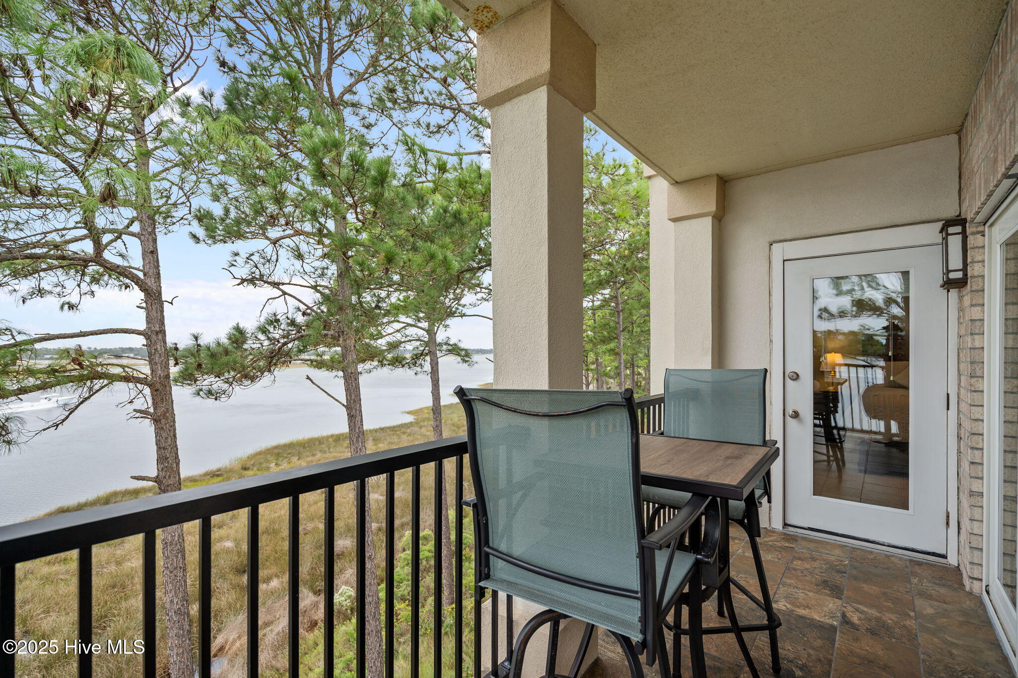 100535787 | Photo 38