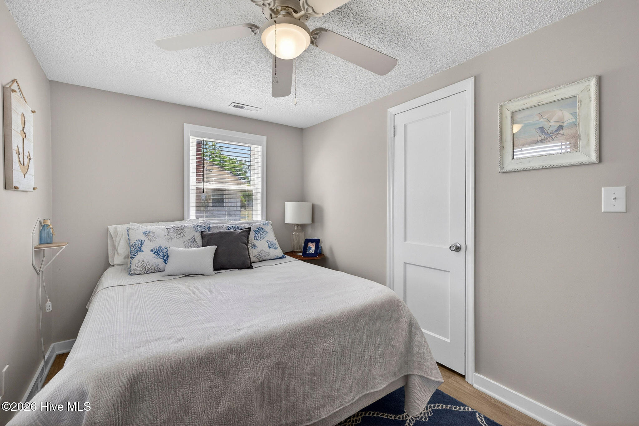 100570164 | Photo 26