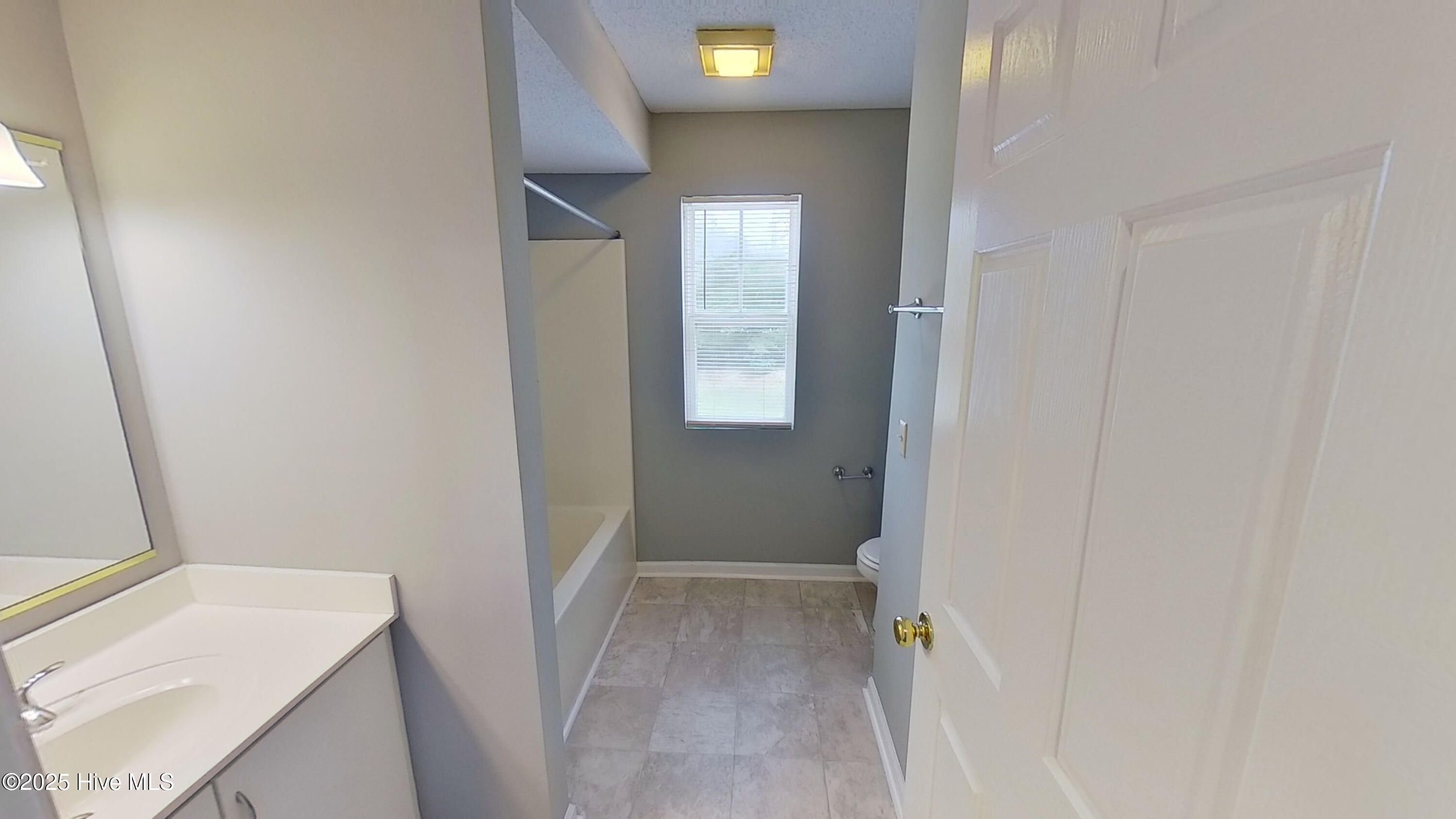 100512286 | Photo 19