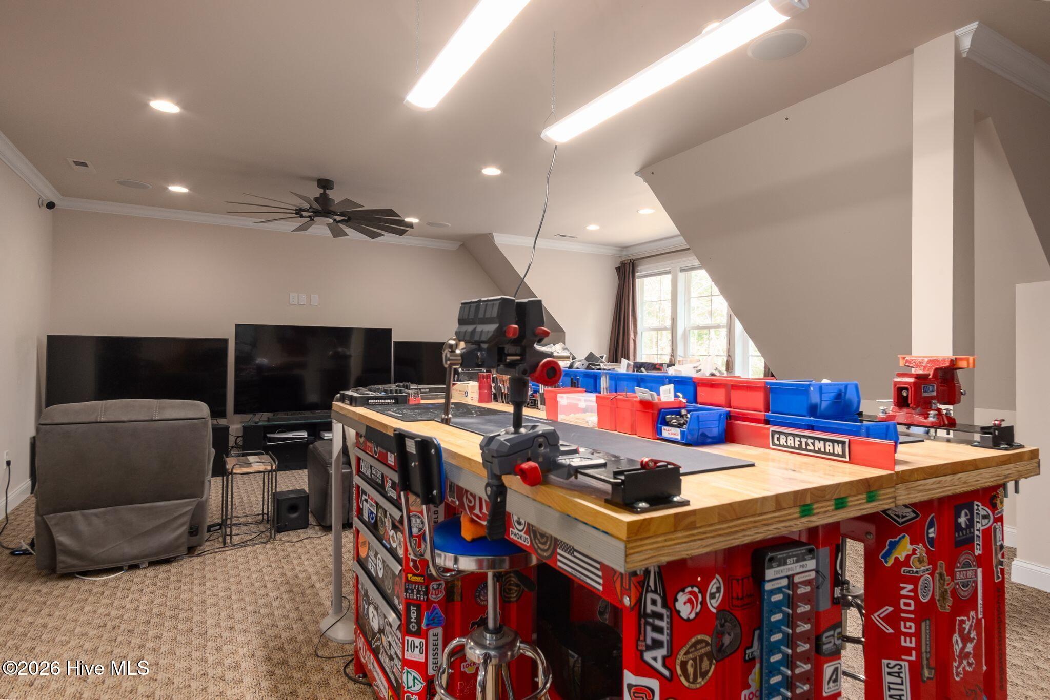 100556327 | Photo 42