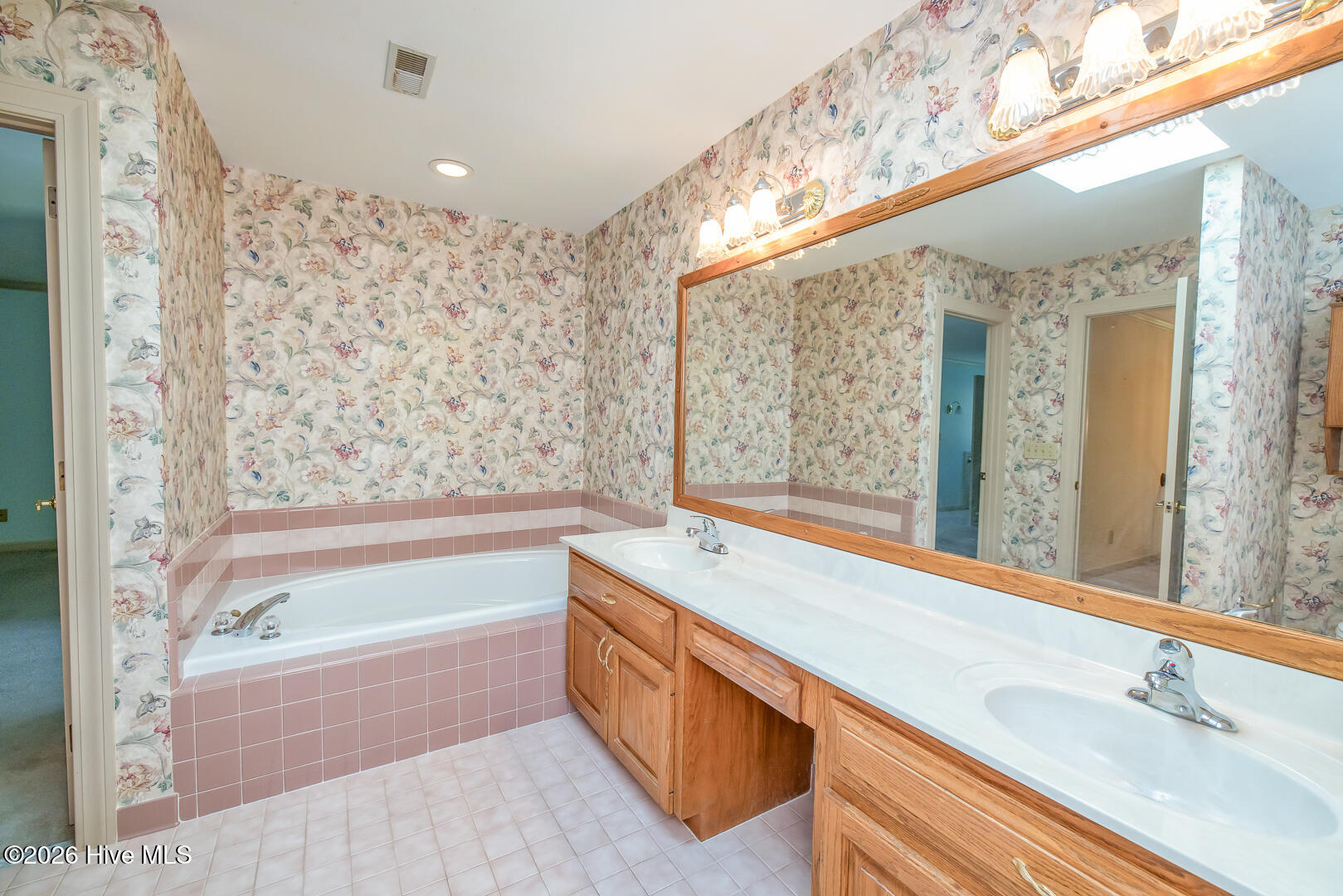 100570429 | Photo 44