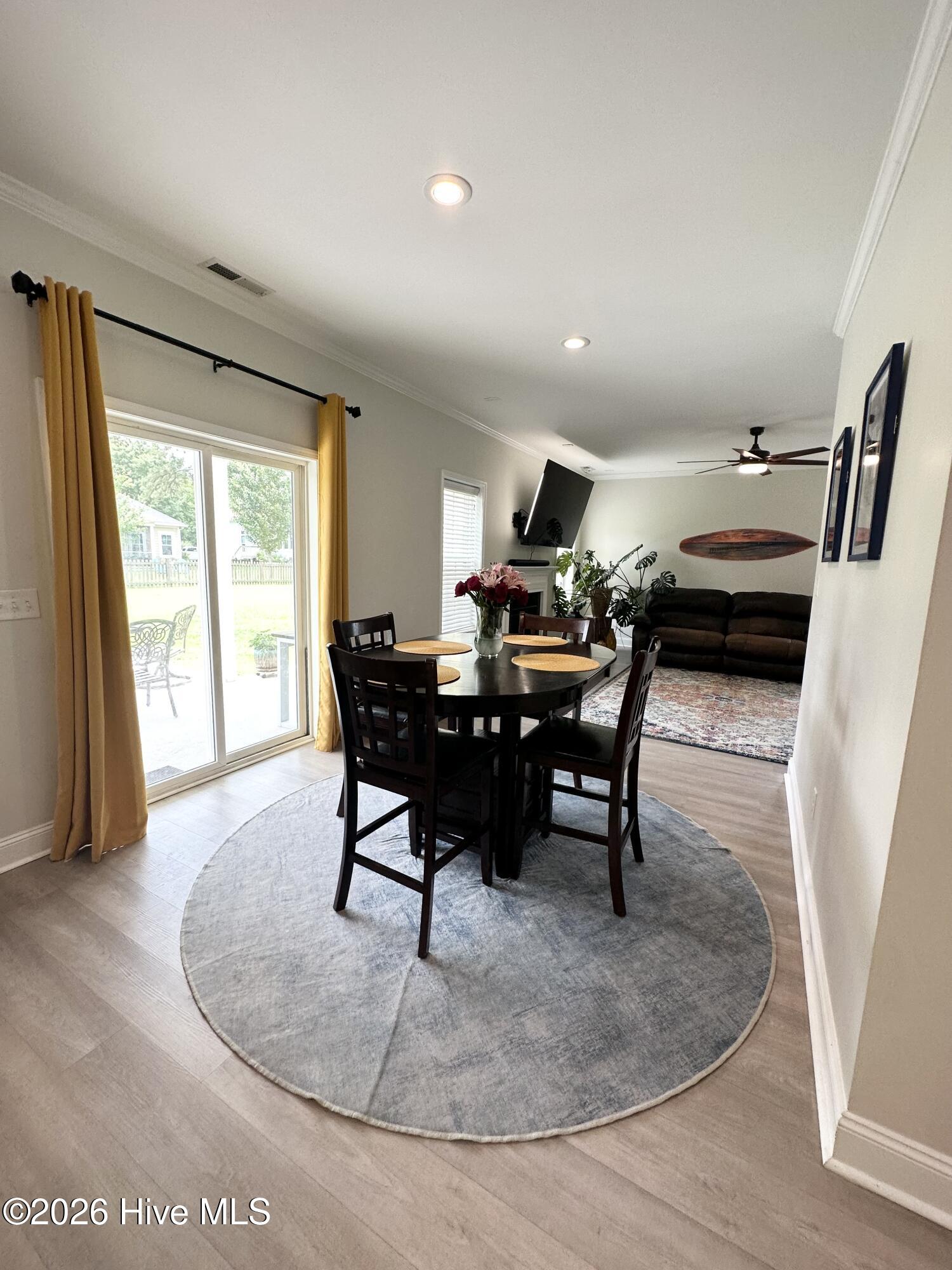 100563138 | Photo 63