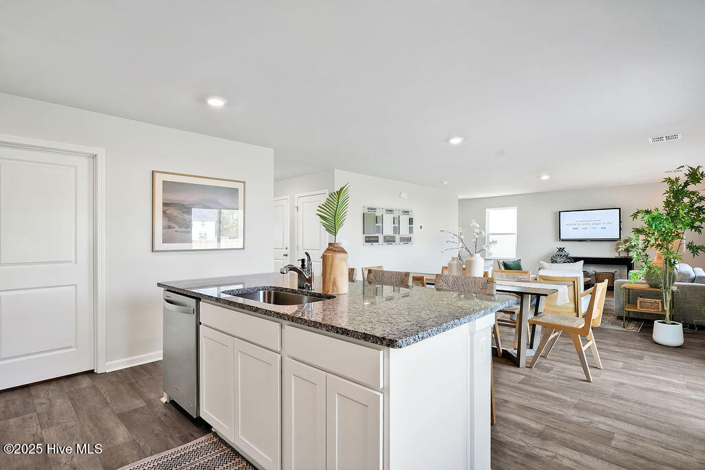 100520746 | Photo 16