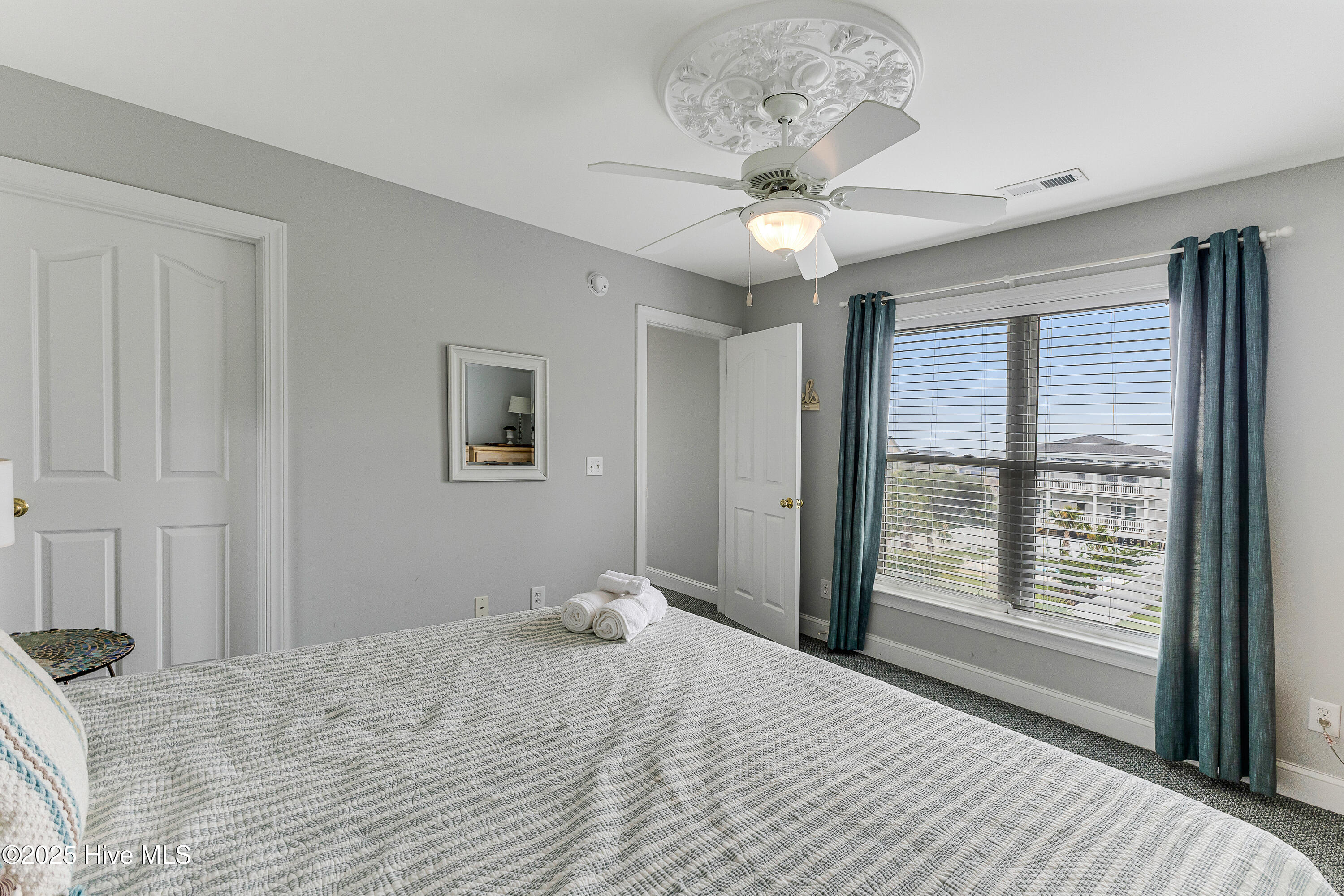 100514949 | Photo 24