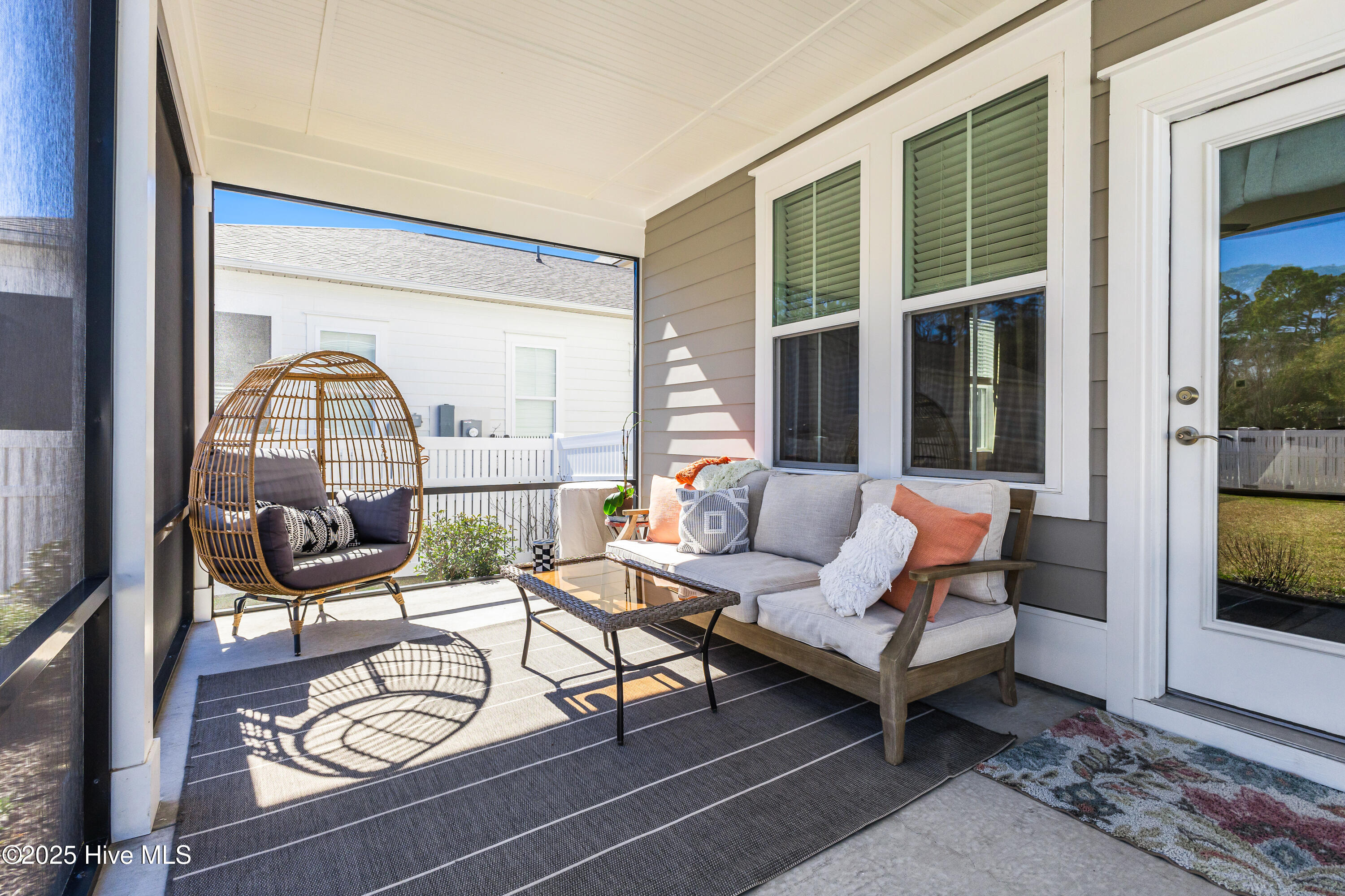 100489867 | Photo 35