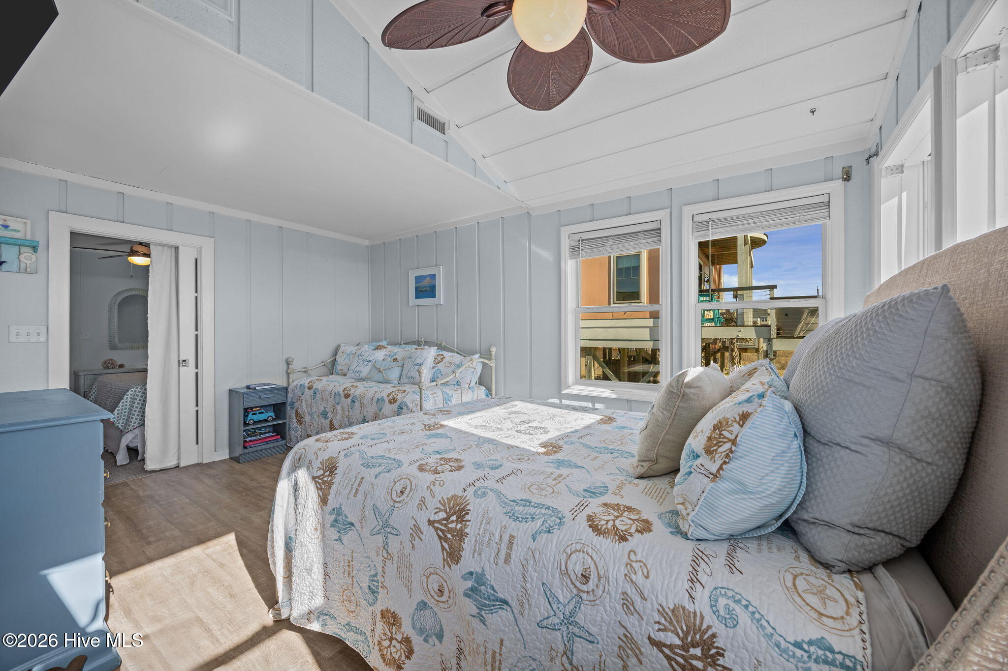 100550380 | Photo 17