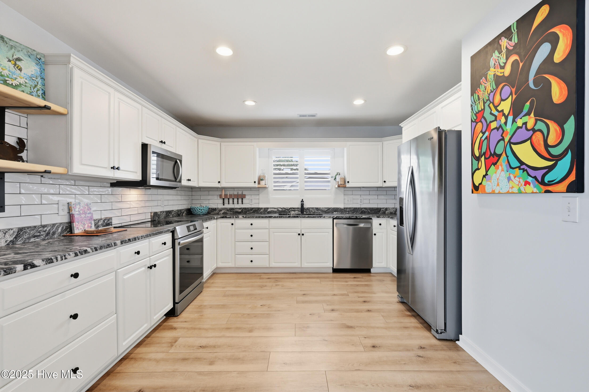 100536541 | Photo 13