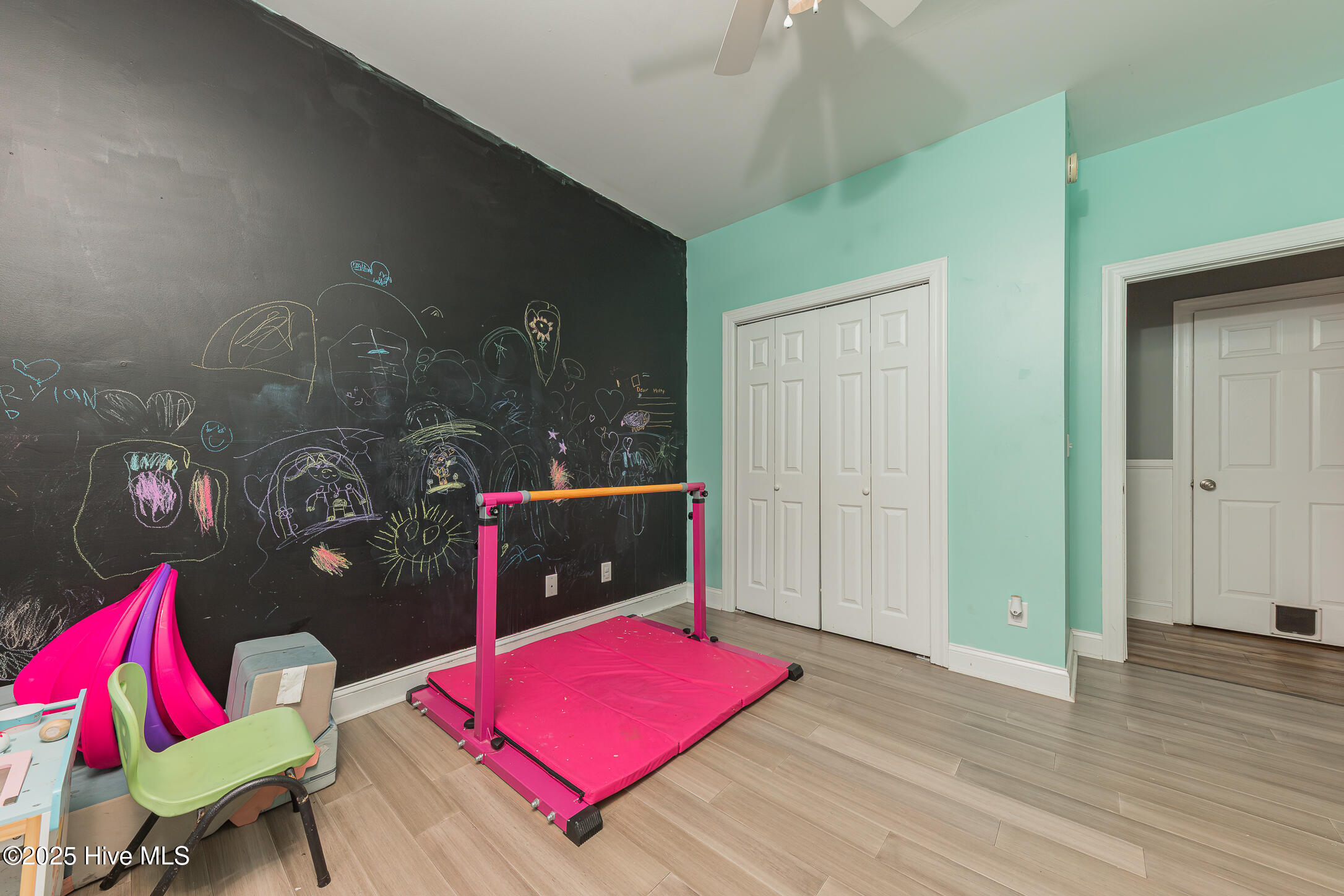 100525059 | Photo 21