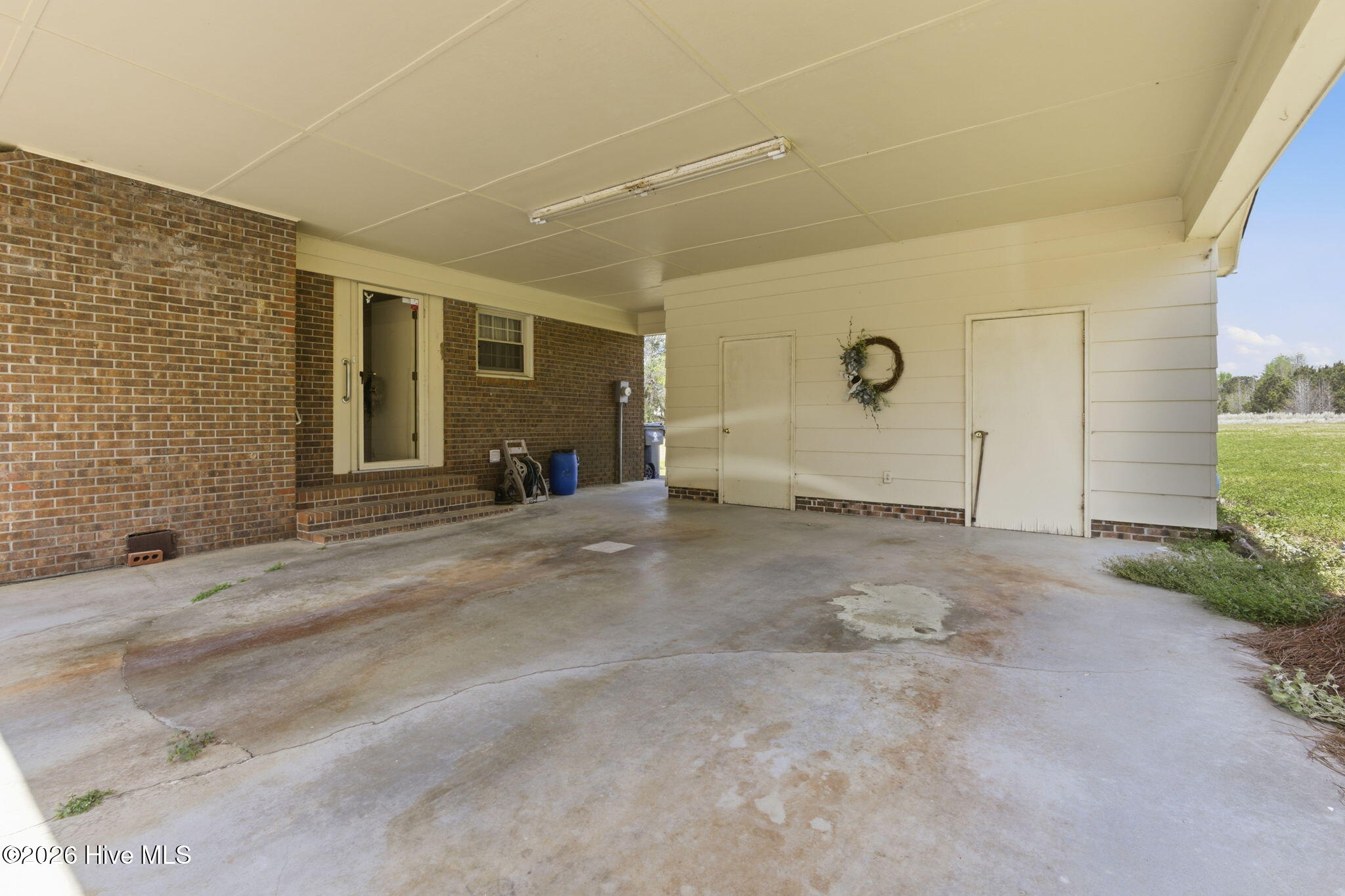 100564416 | Photo 32