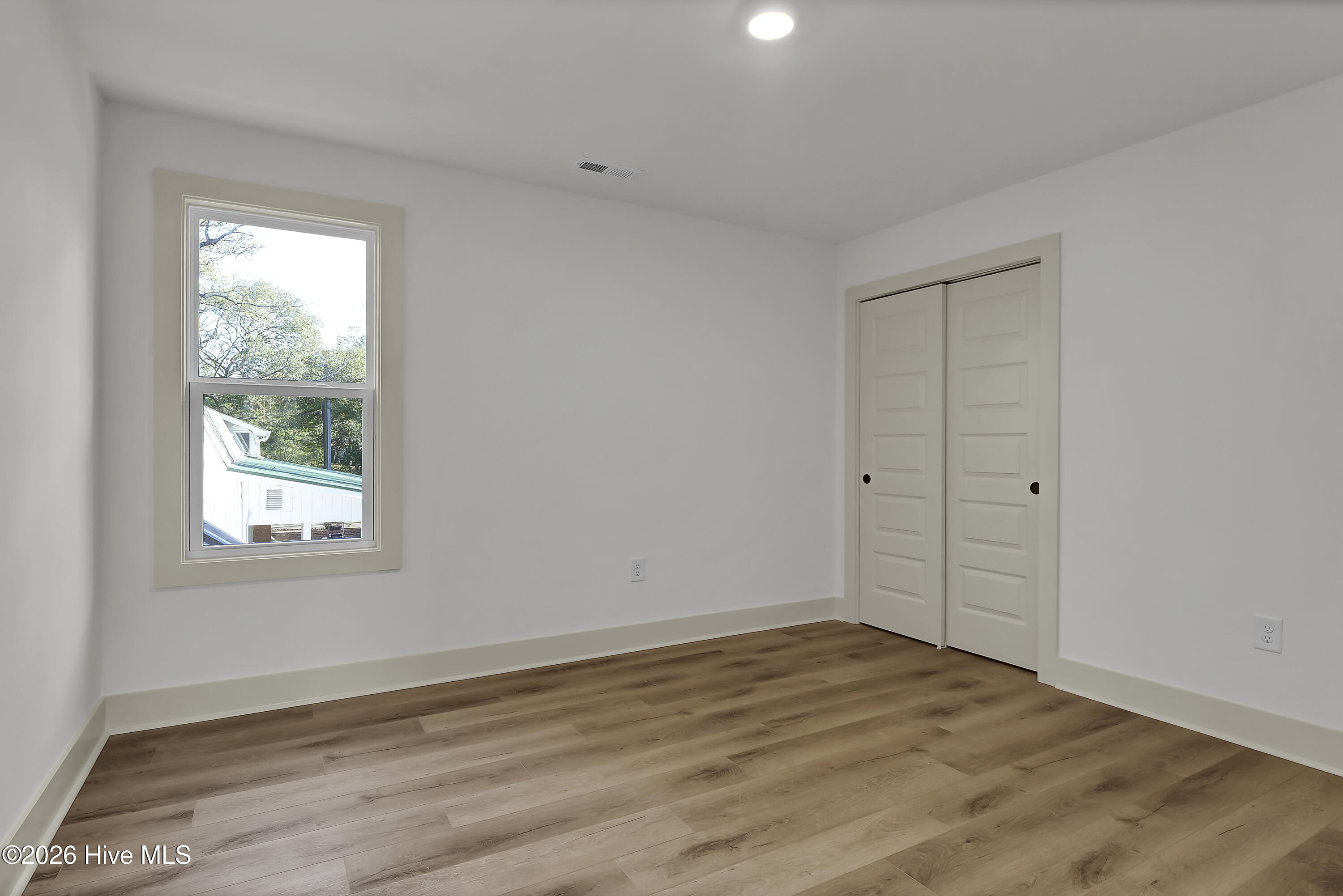 100549345 | Photo 26