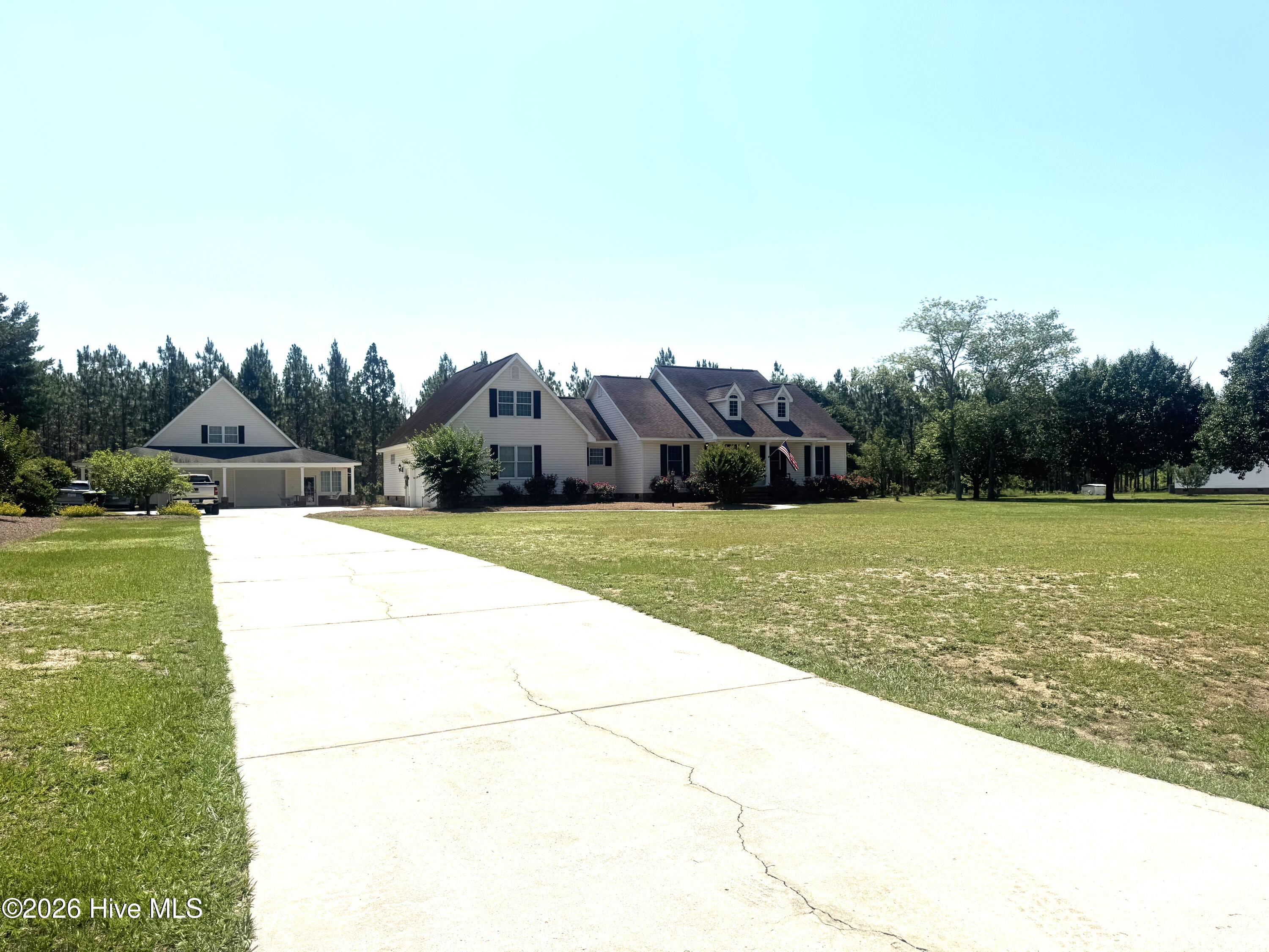 Exterior photo of 727 Mount Olive Road, Bladenboro, NC 28320. MLS: 100582804
