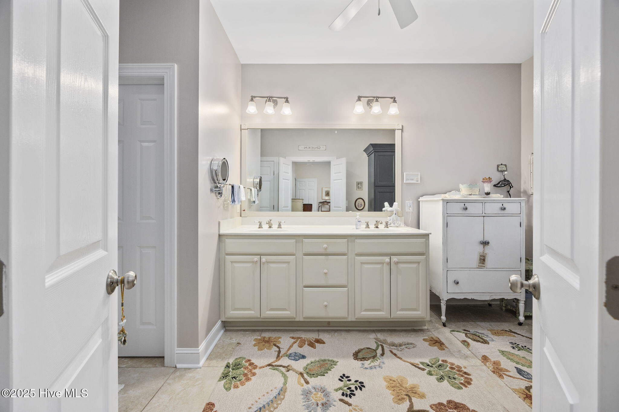 100542443 | Photo 19