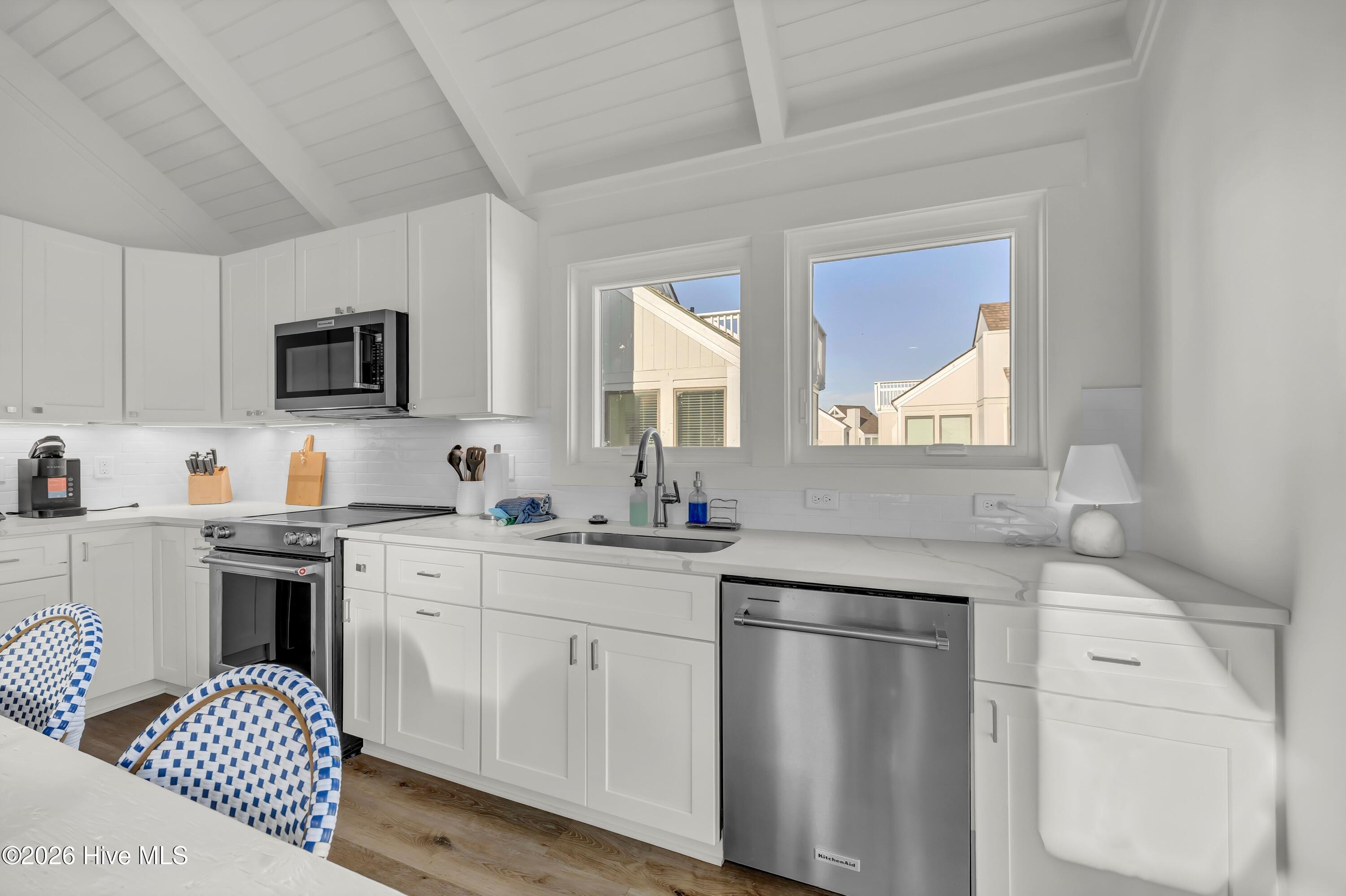 100554666 | Photo 10