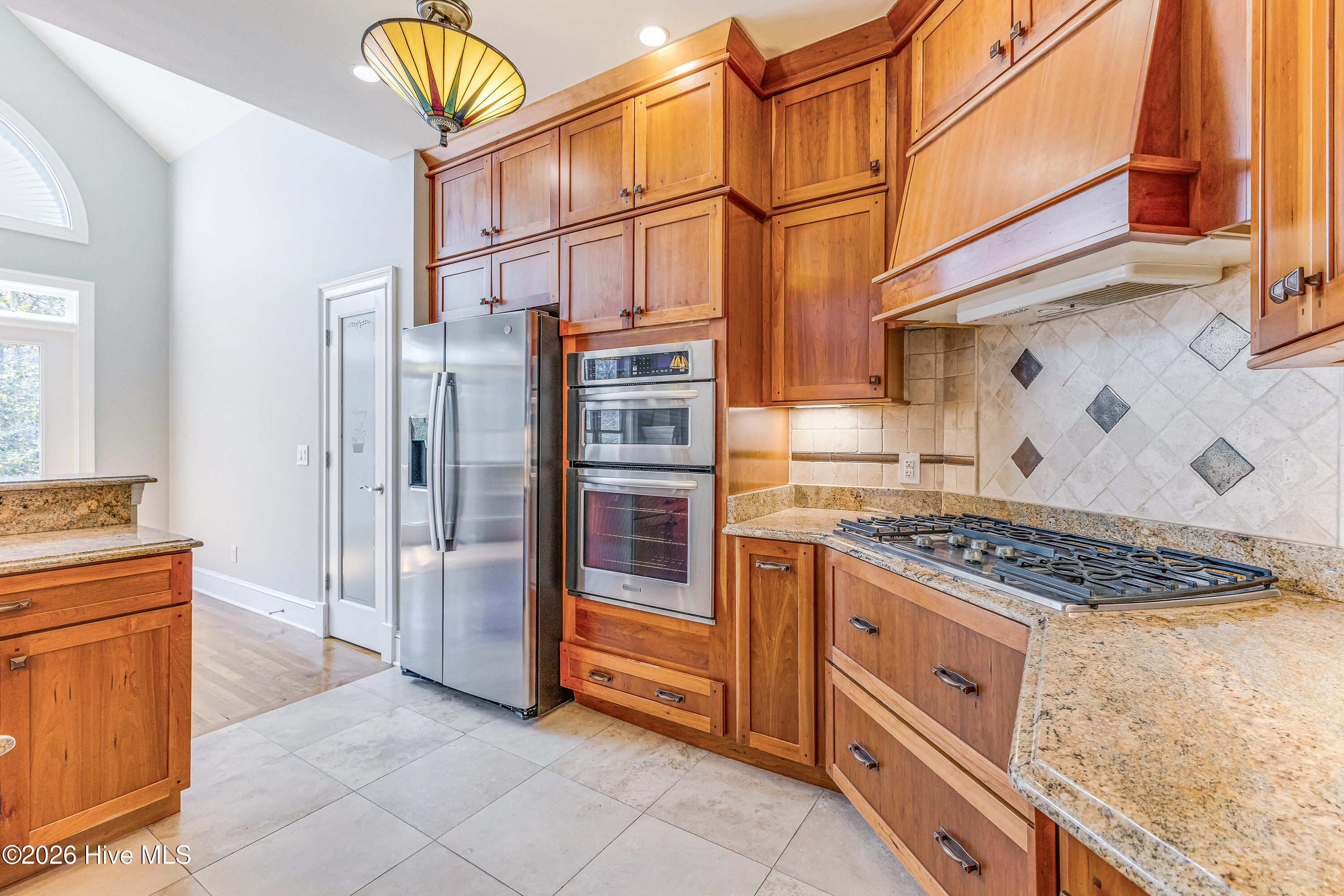 100563168 | Photo 16