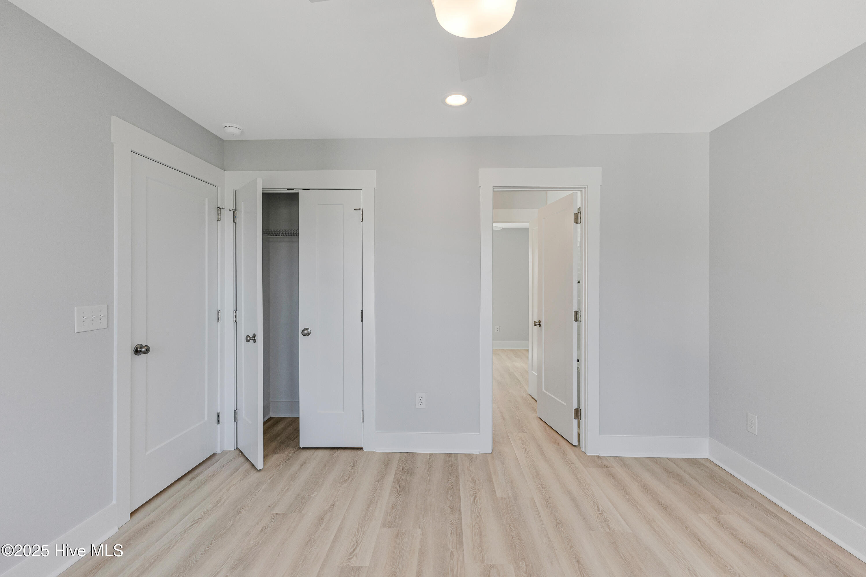 100535613 | Photo 28