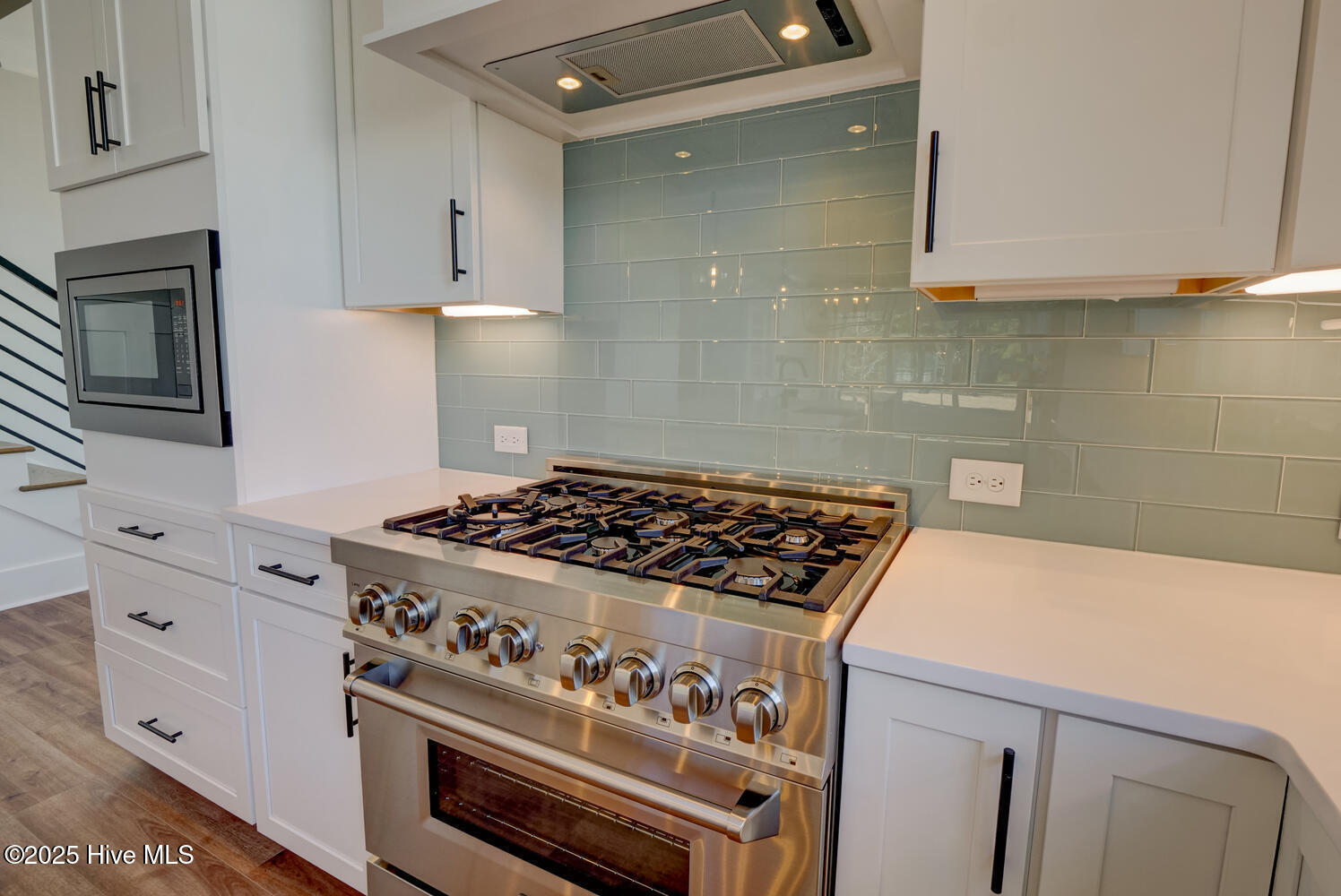 100545605 | Photo 13