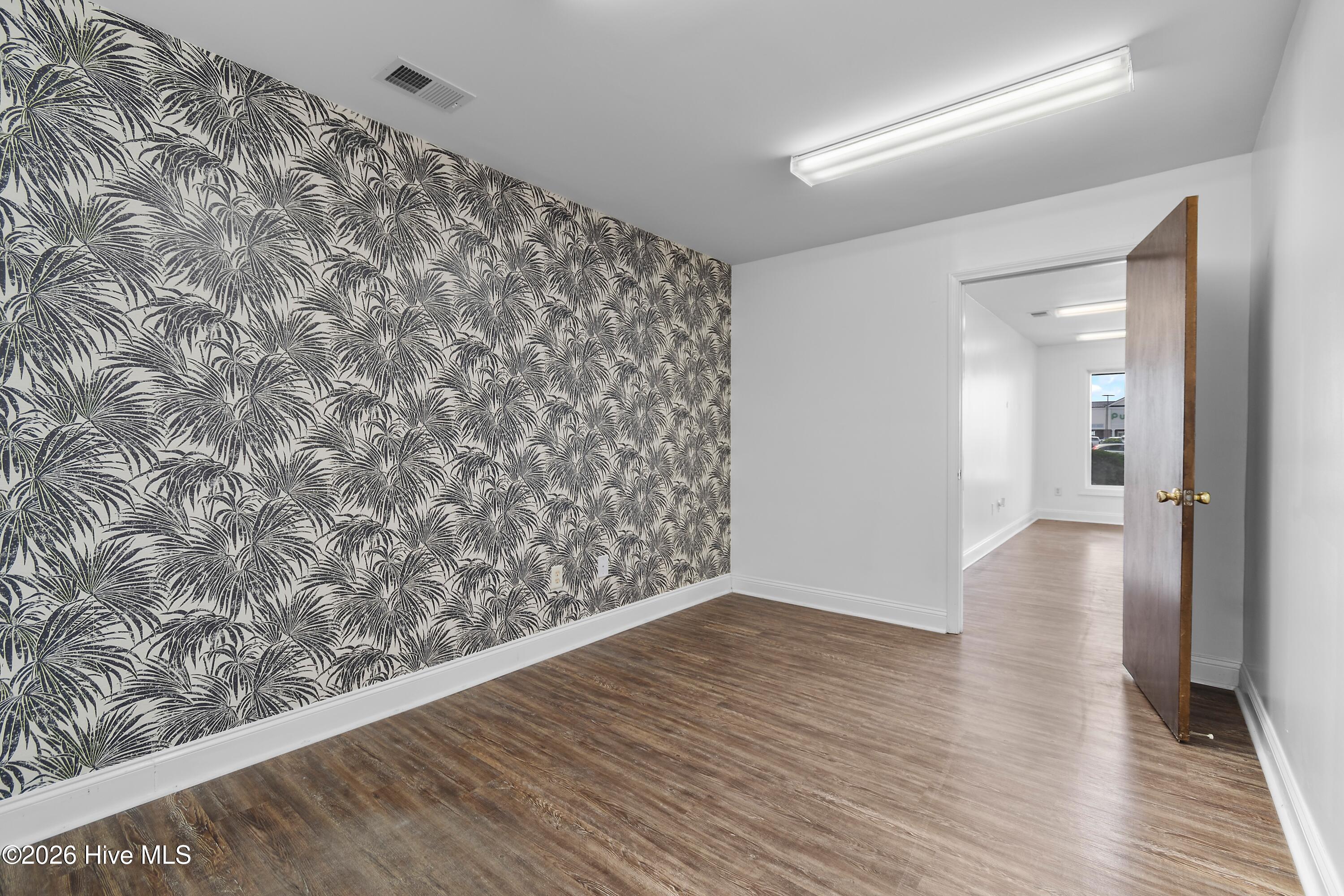 100554235 | Photo 10