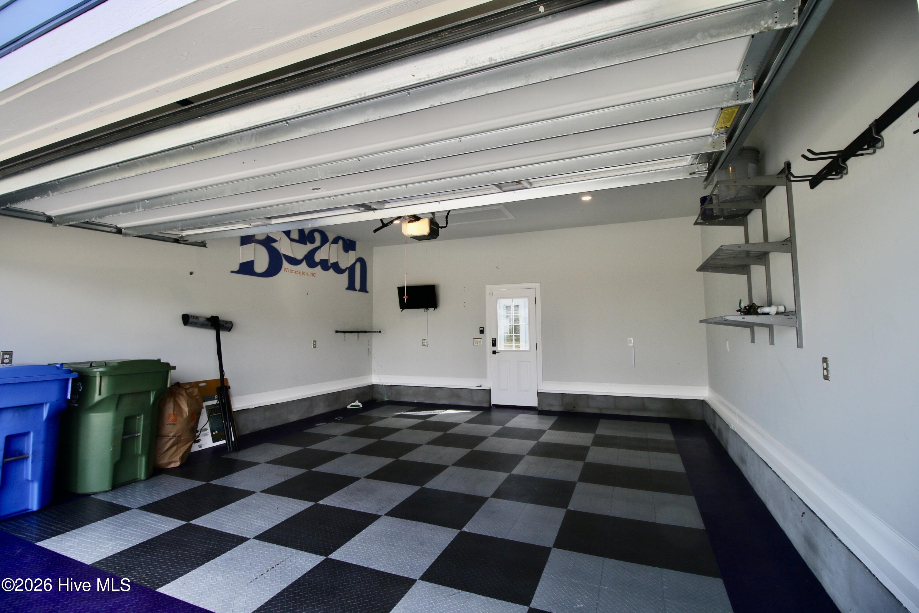 100565697 | Photo 27