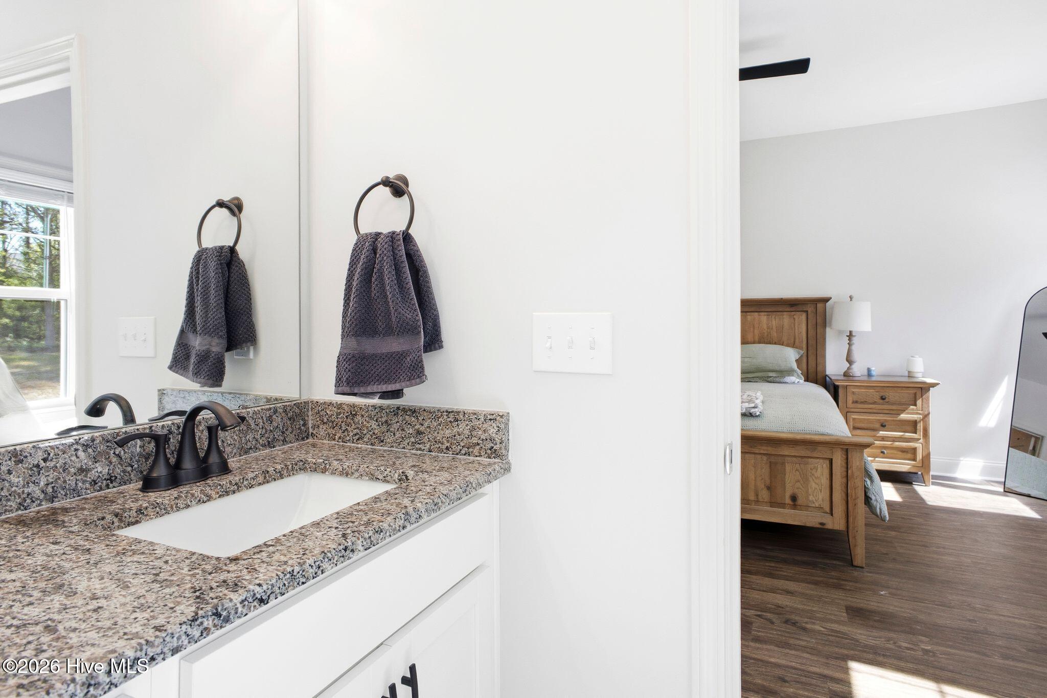 100568135 | Photo 38