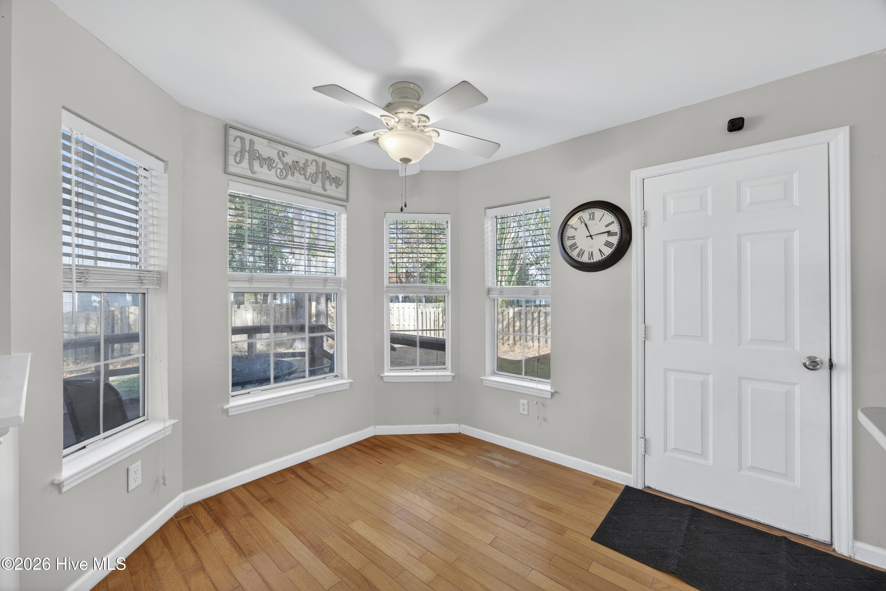 100550573 | Photo 14