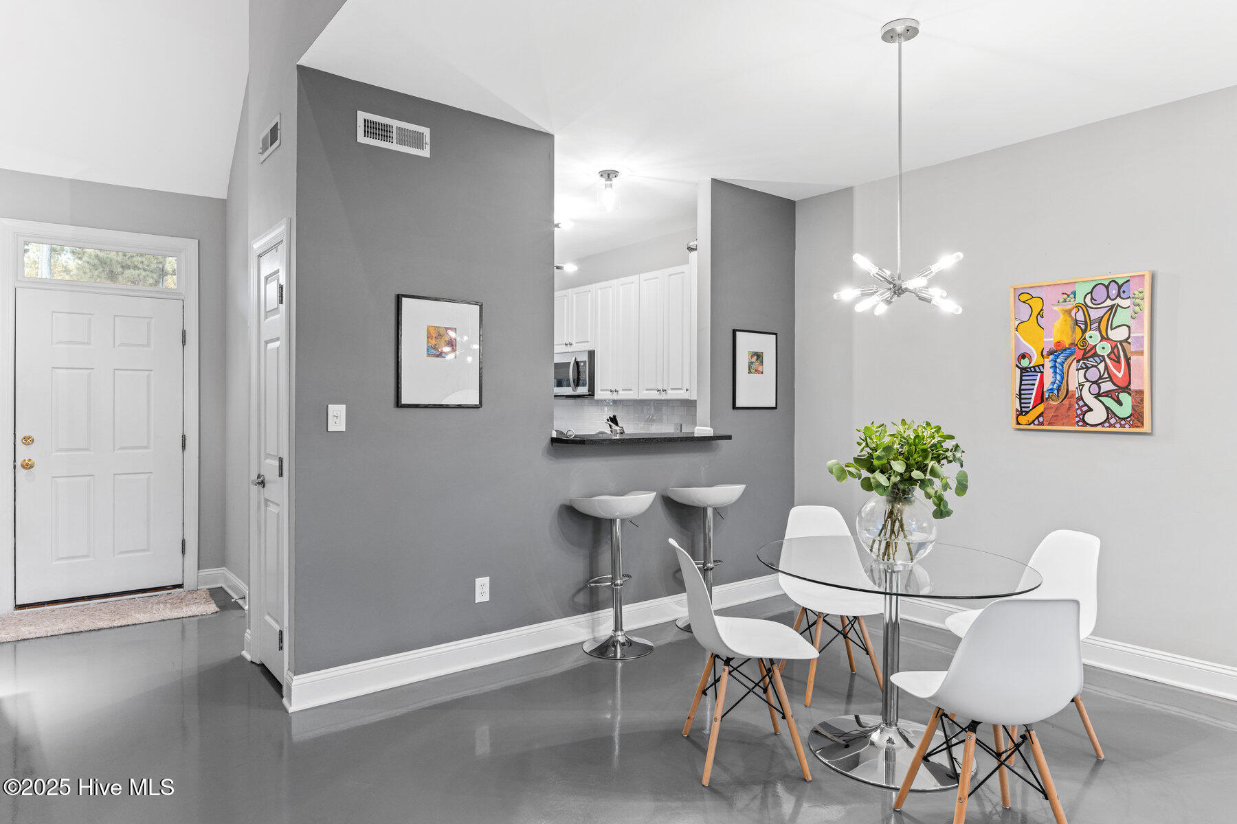 100532404 | Photo 10