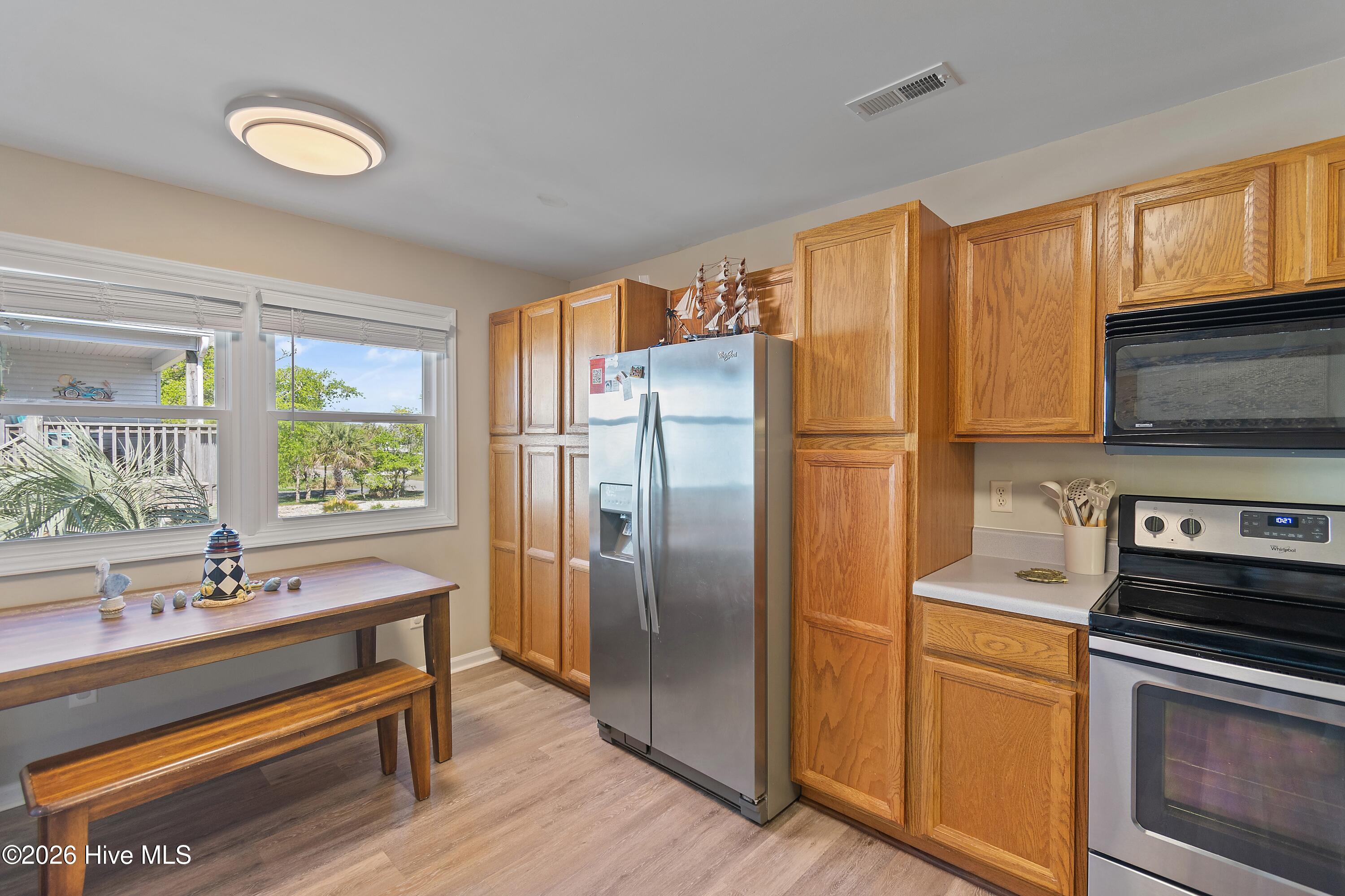 100569880 | Photo 12