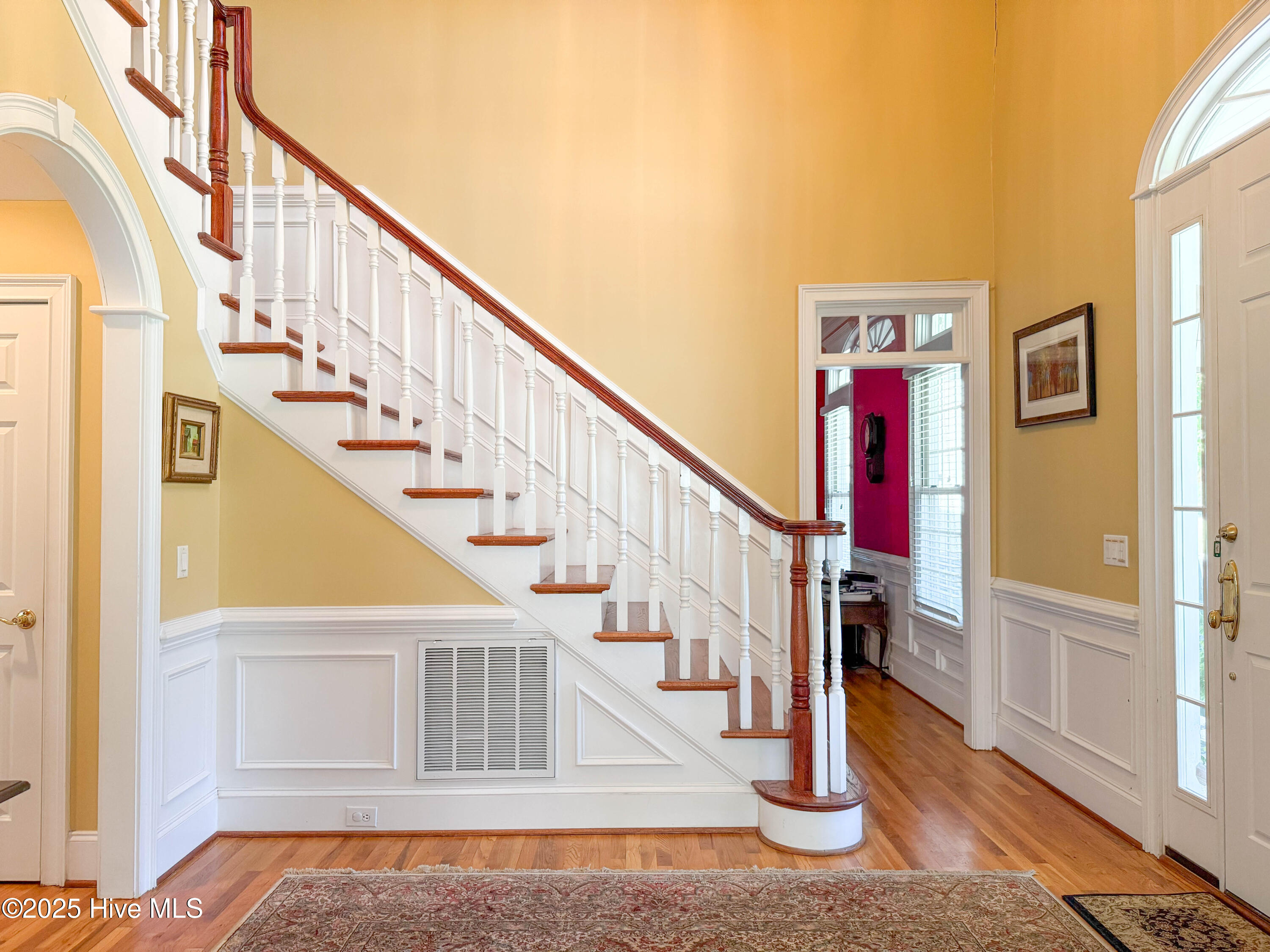 100561292 | Photo 14