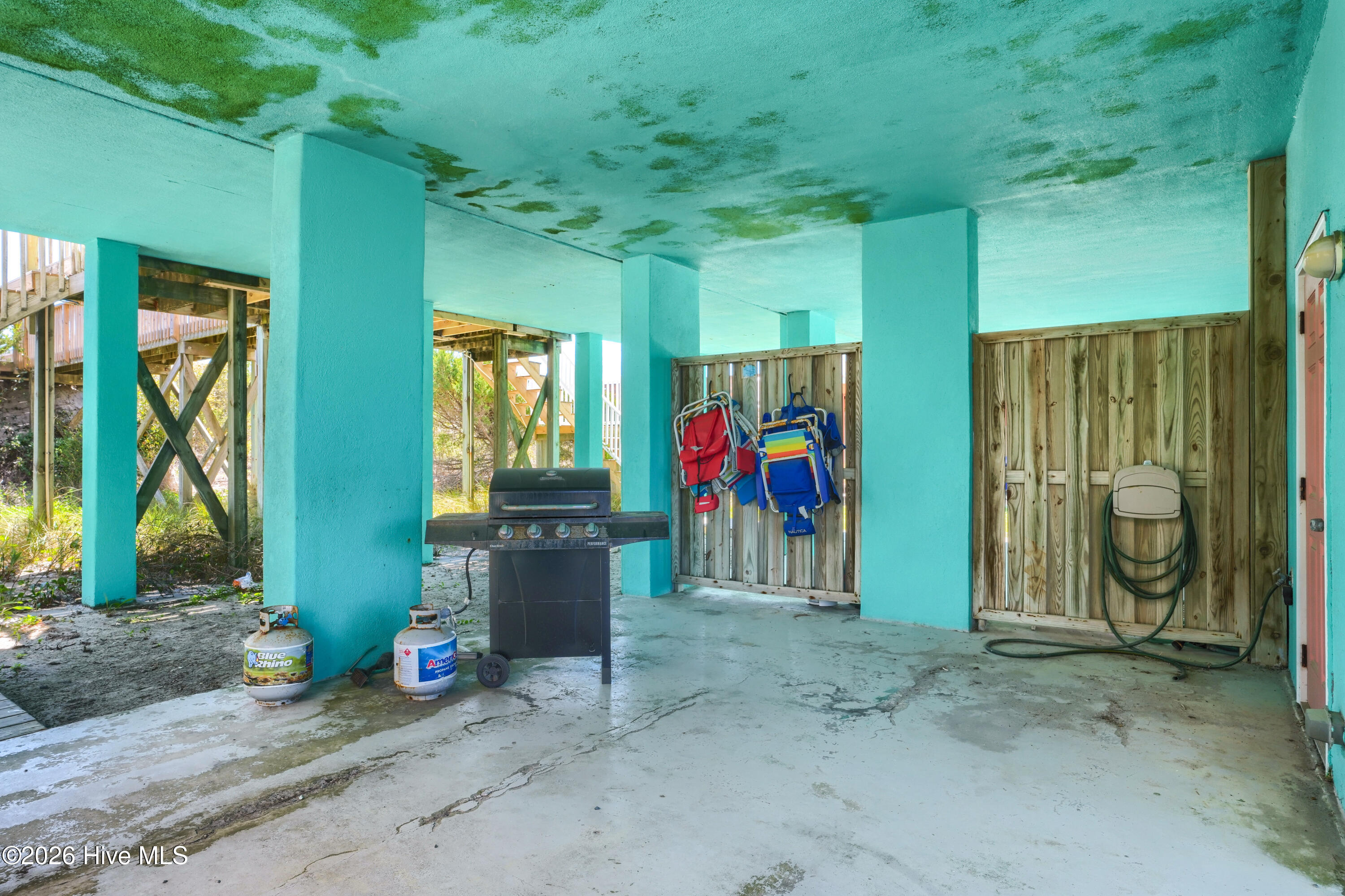 100566457 | Photo 44