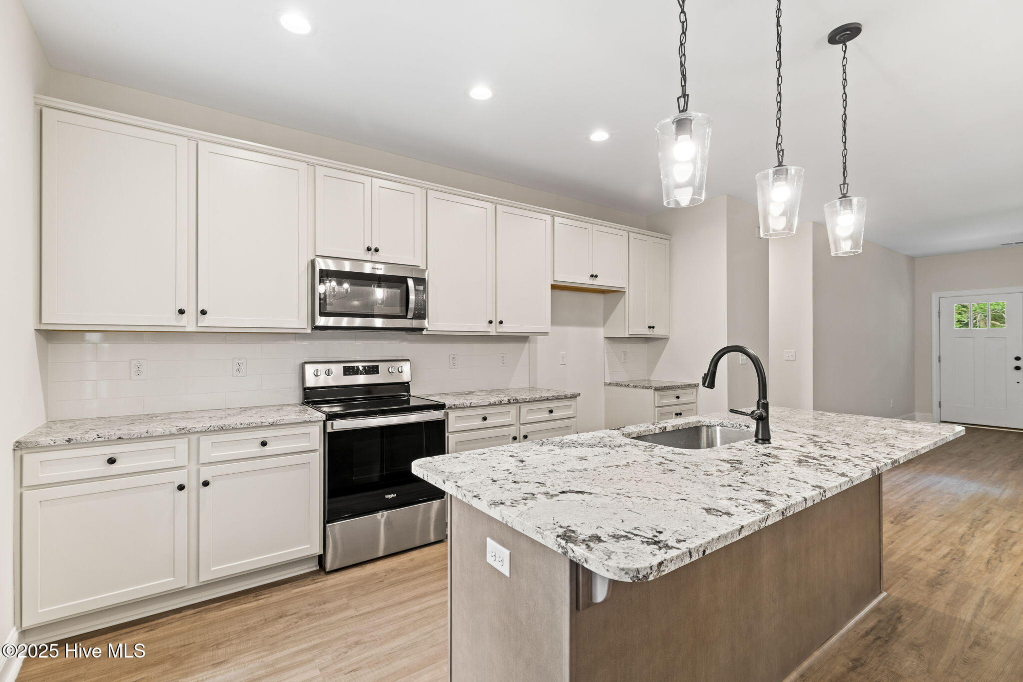 100513726 | Photo 17