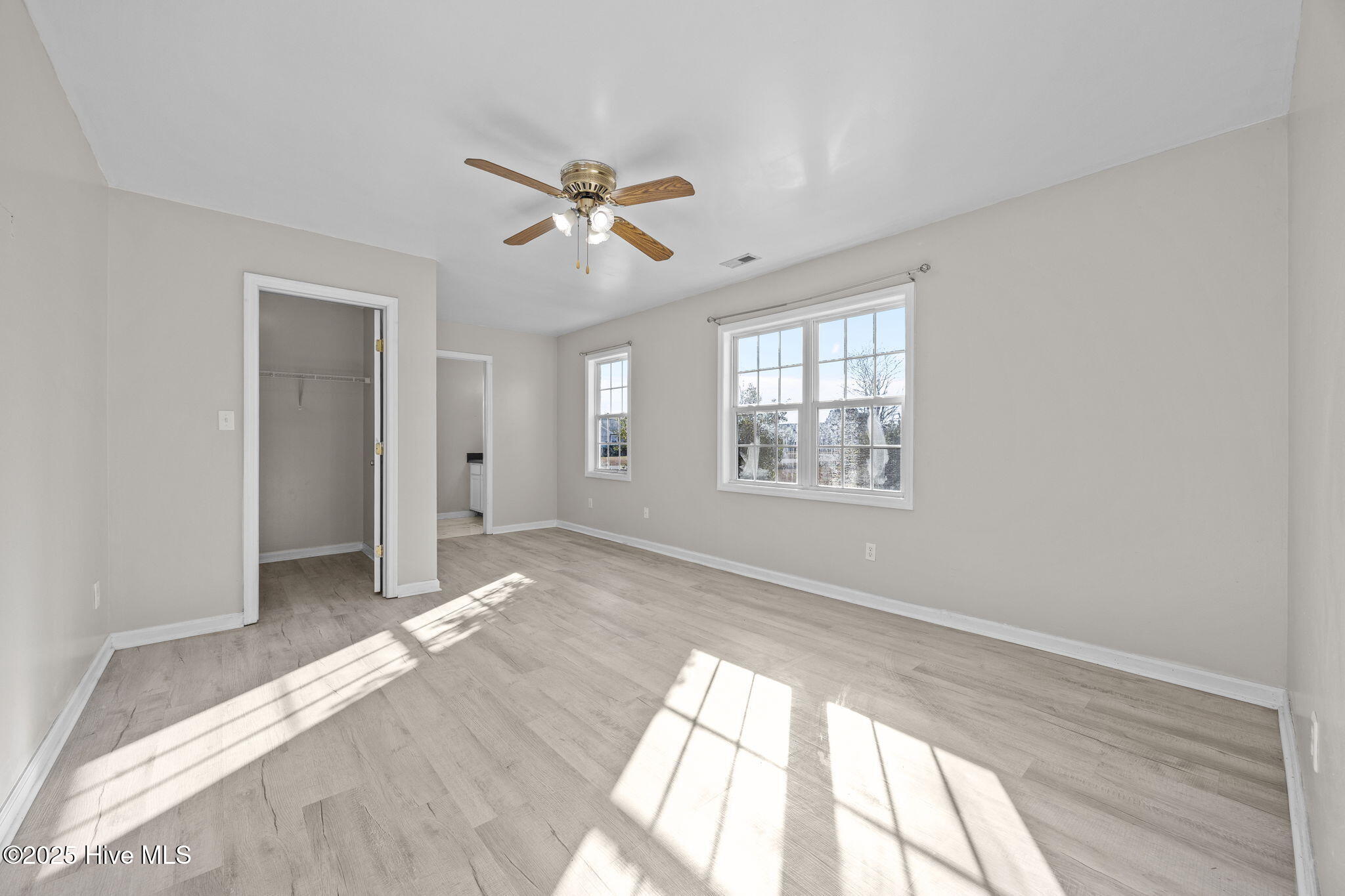 100546397 | Photo 11