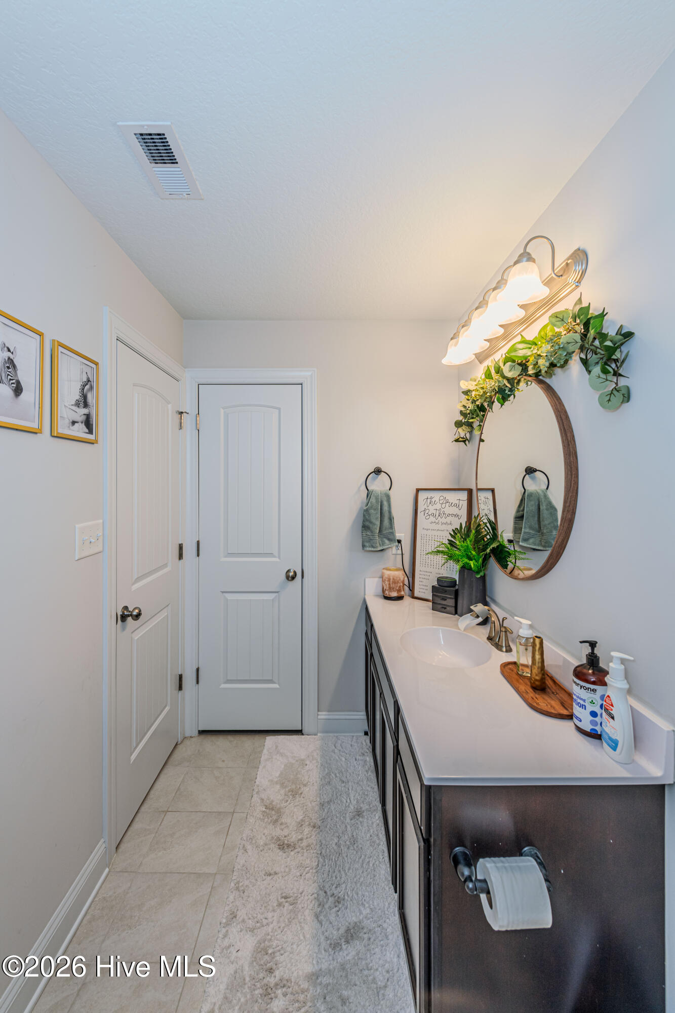 100570010 | Photo 52