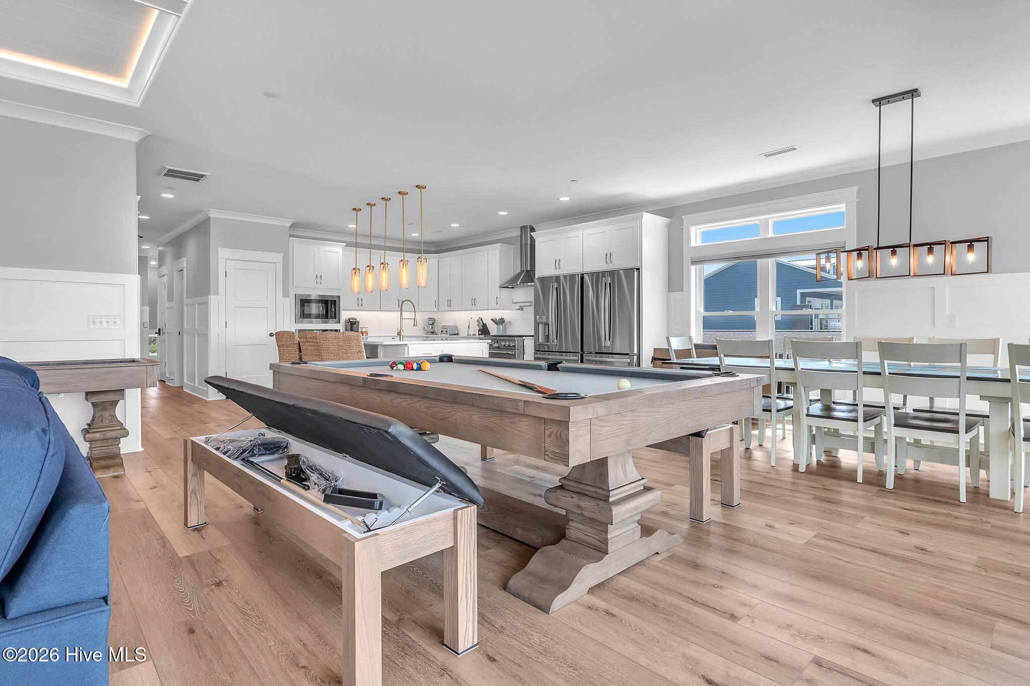 100558345 | Photo 16