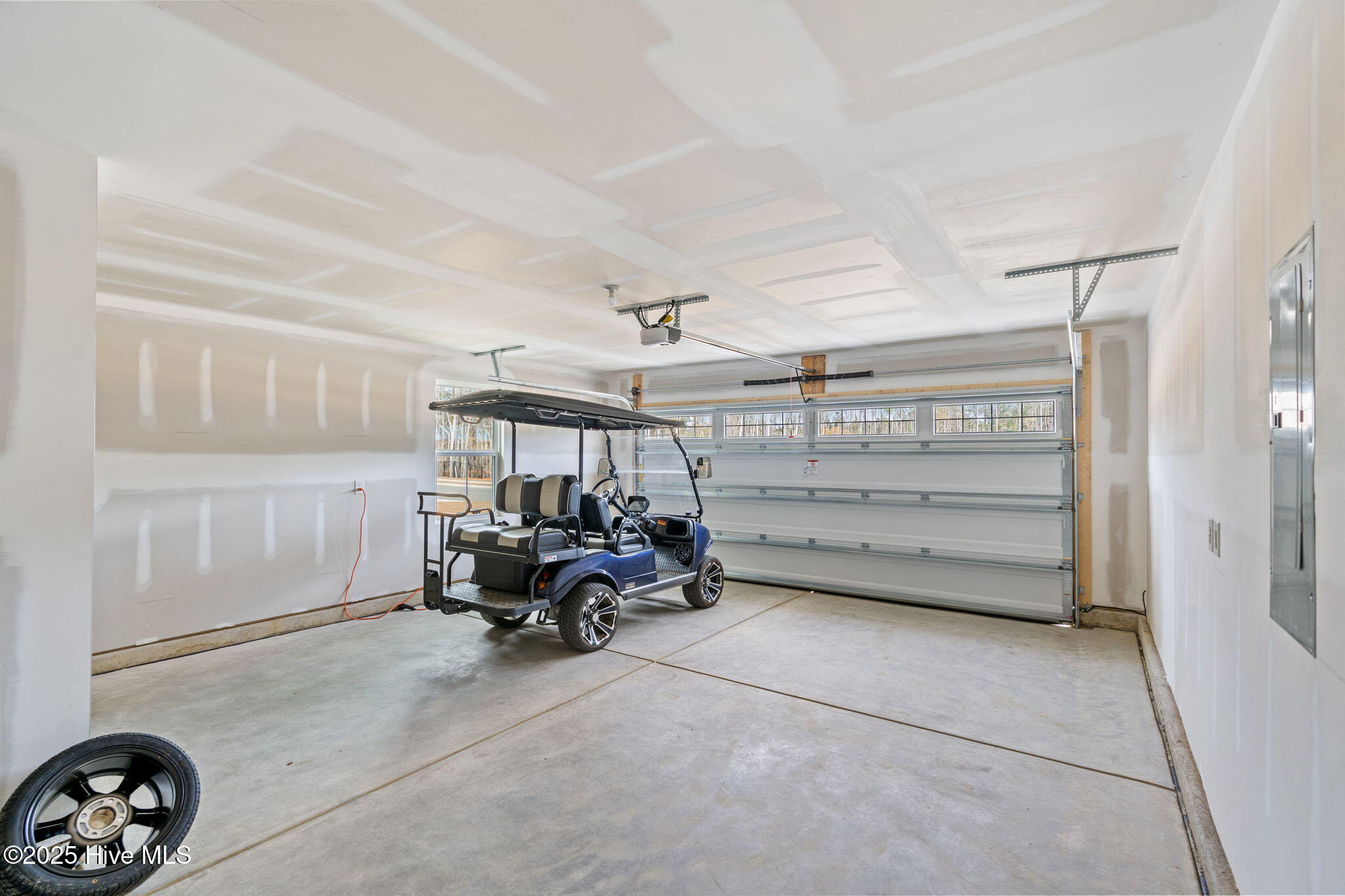 100530777 | Photo 23