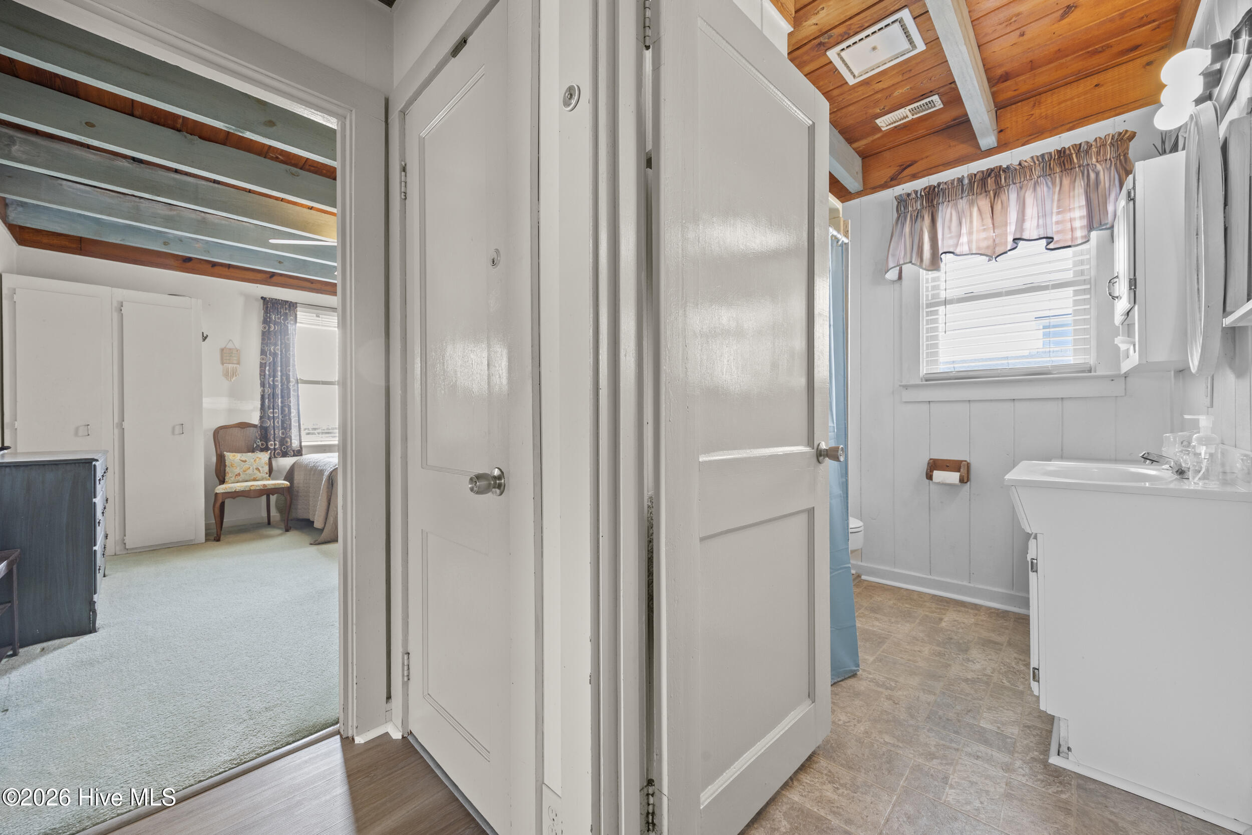 100563115 | Photo 39