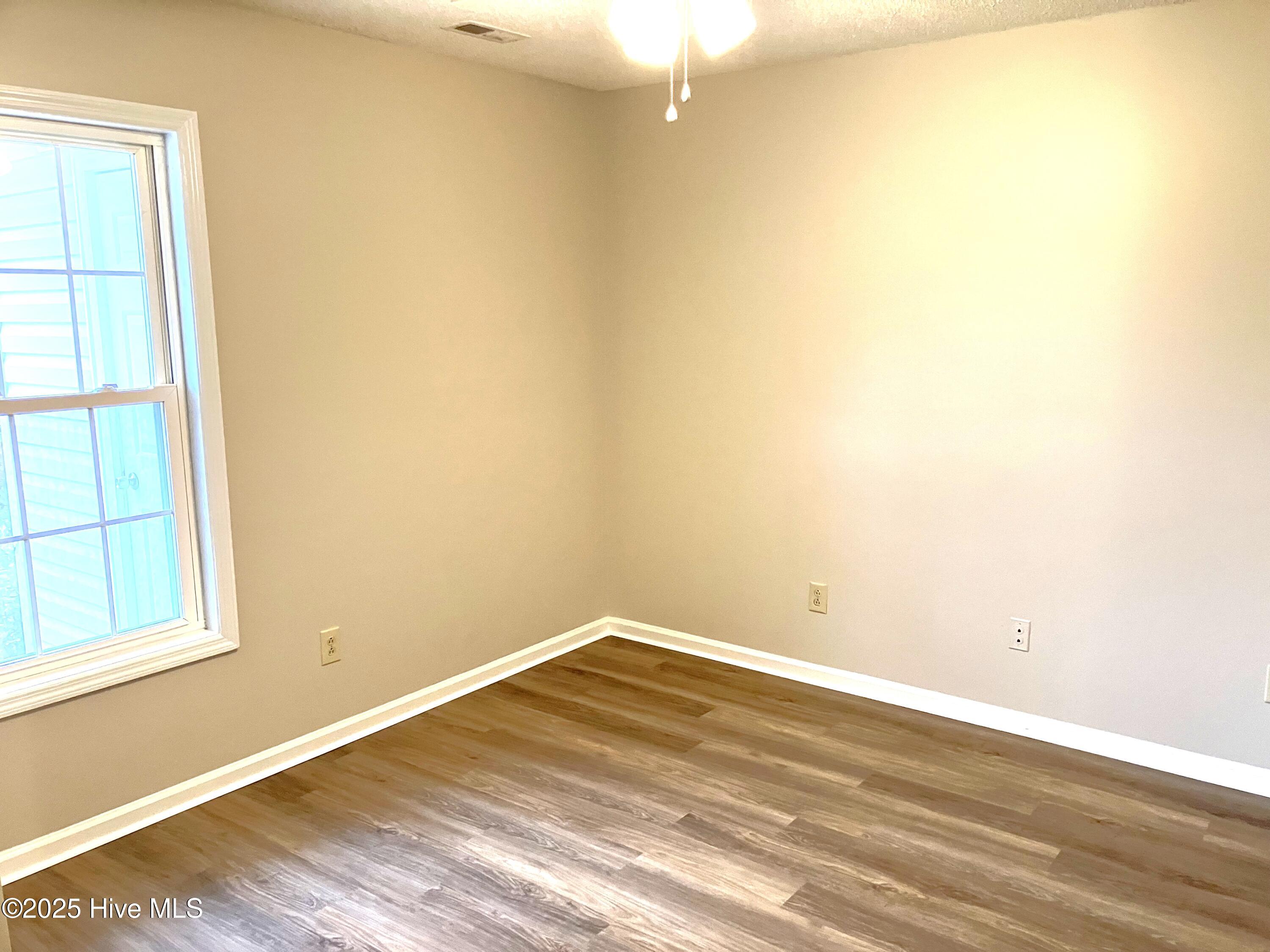 100545920 | Photo 18