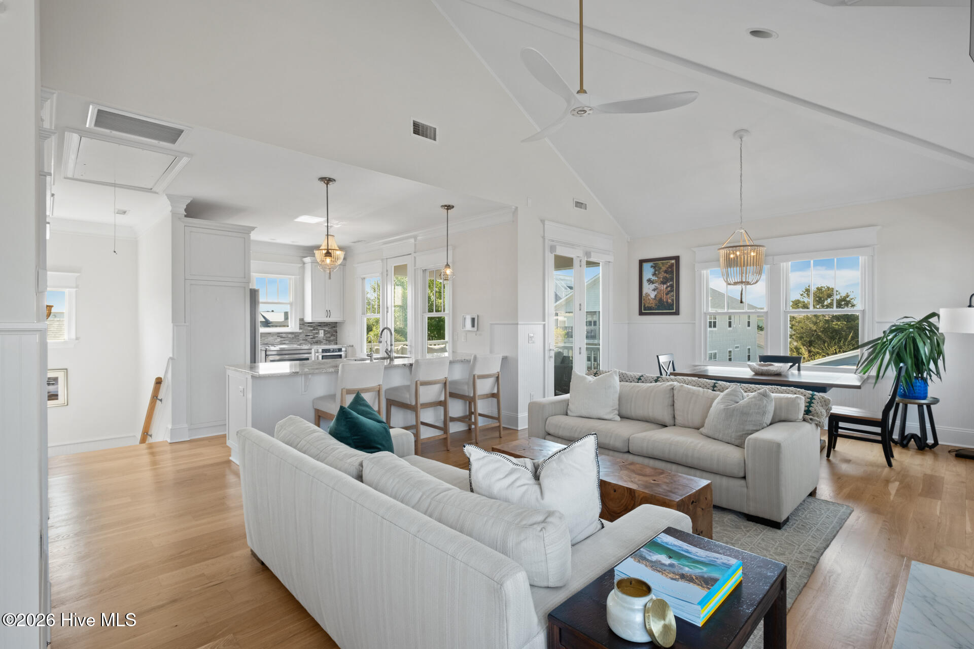 100567565 | Photo 16