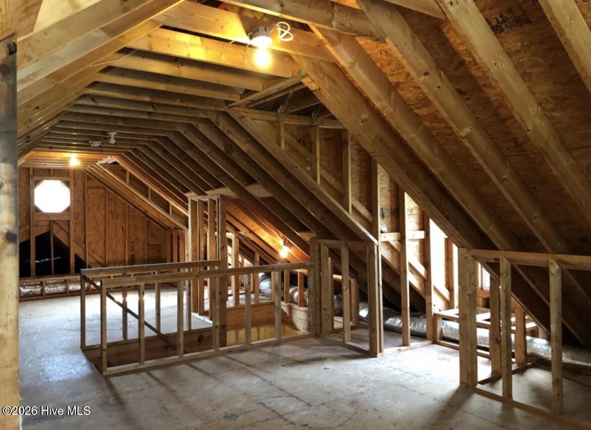 100547961 | Photo 36